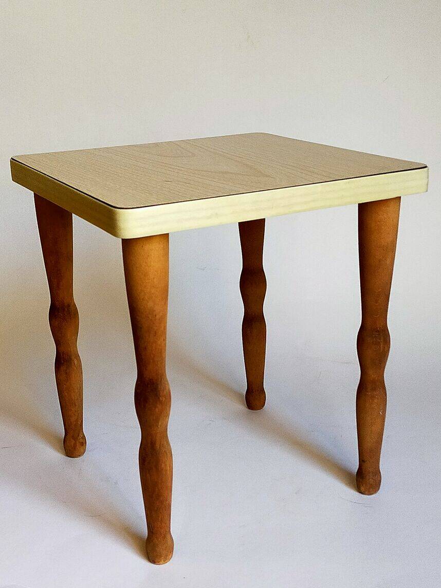 Saddle with turned wooden legs