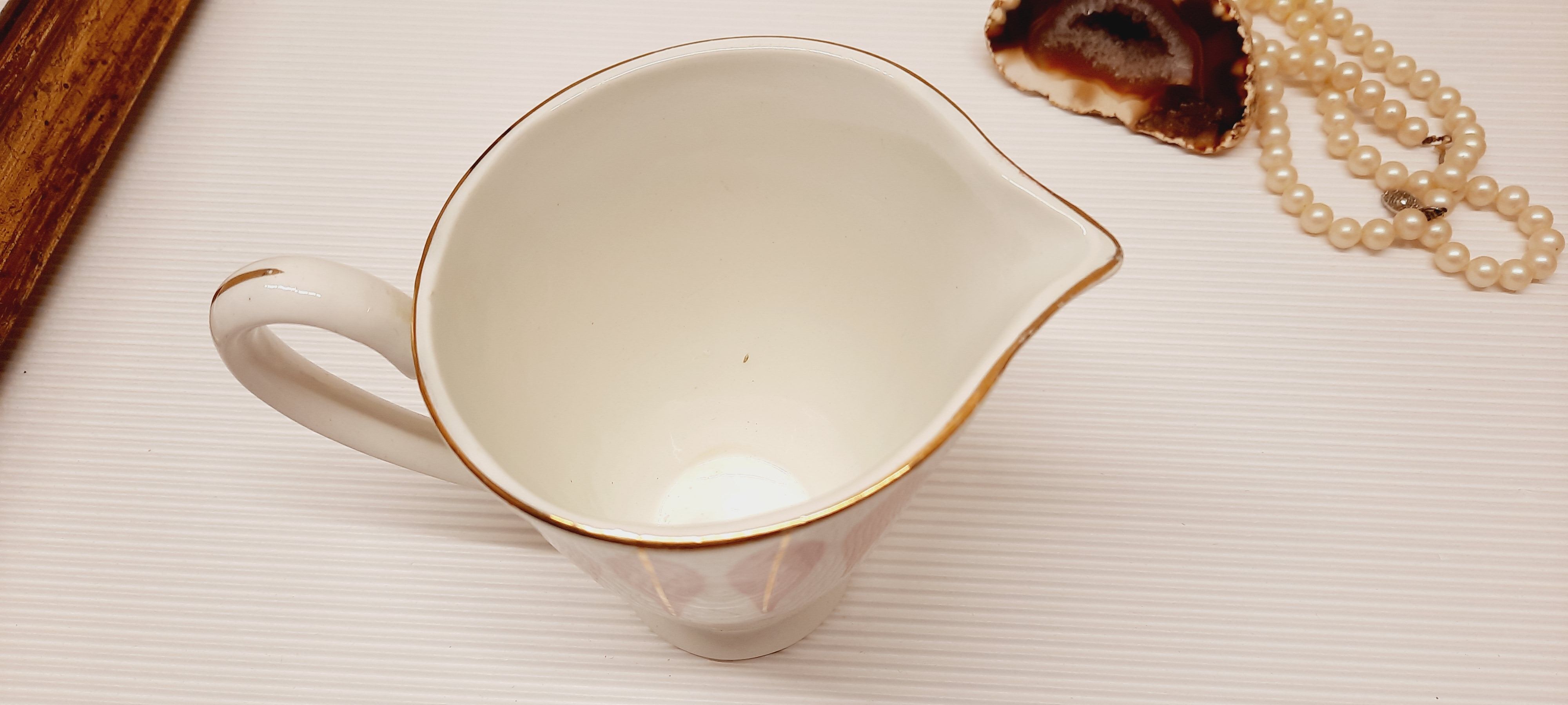 Pot à lait rose et or