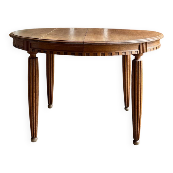 Table à manger en bois foncé