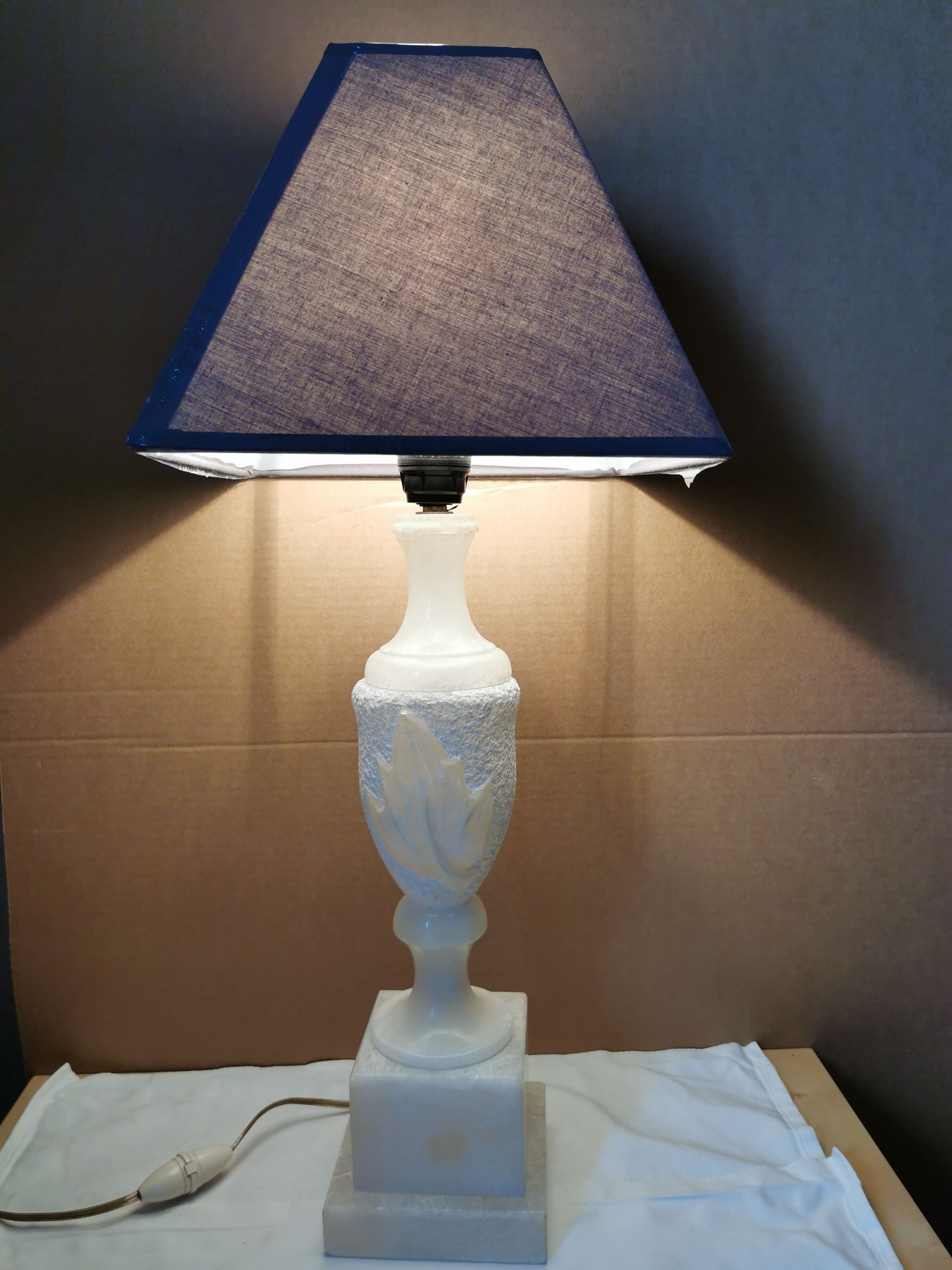 Table lamp