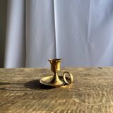 Small golden hand candlestick with a round loop handle D8 H6.5