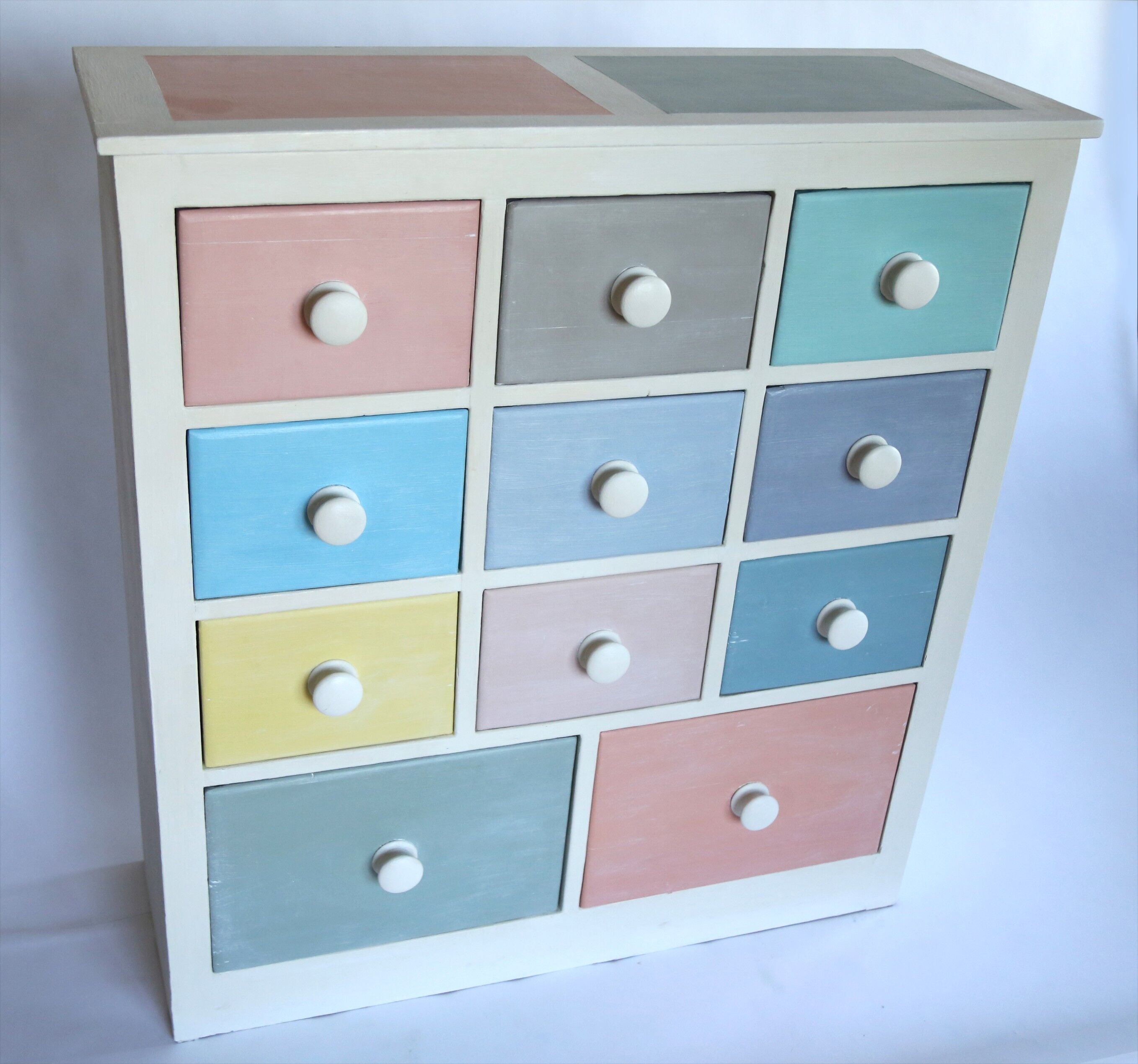Pastel dresser