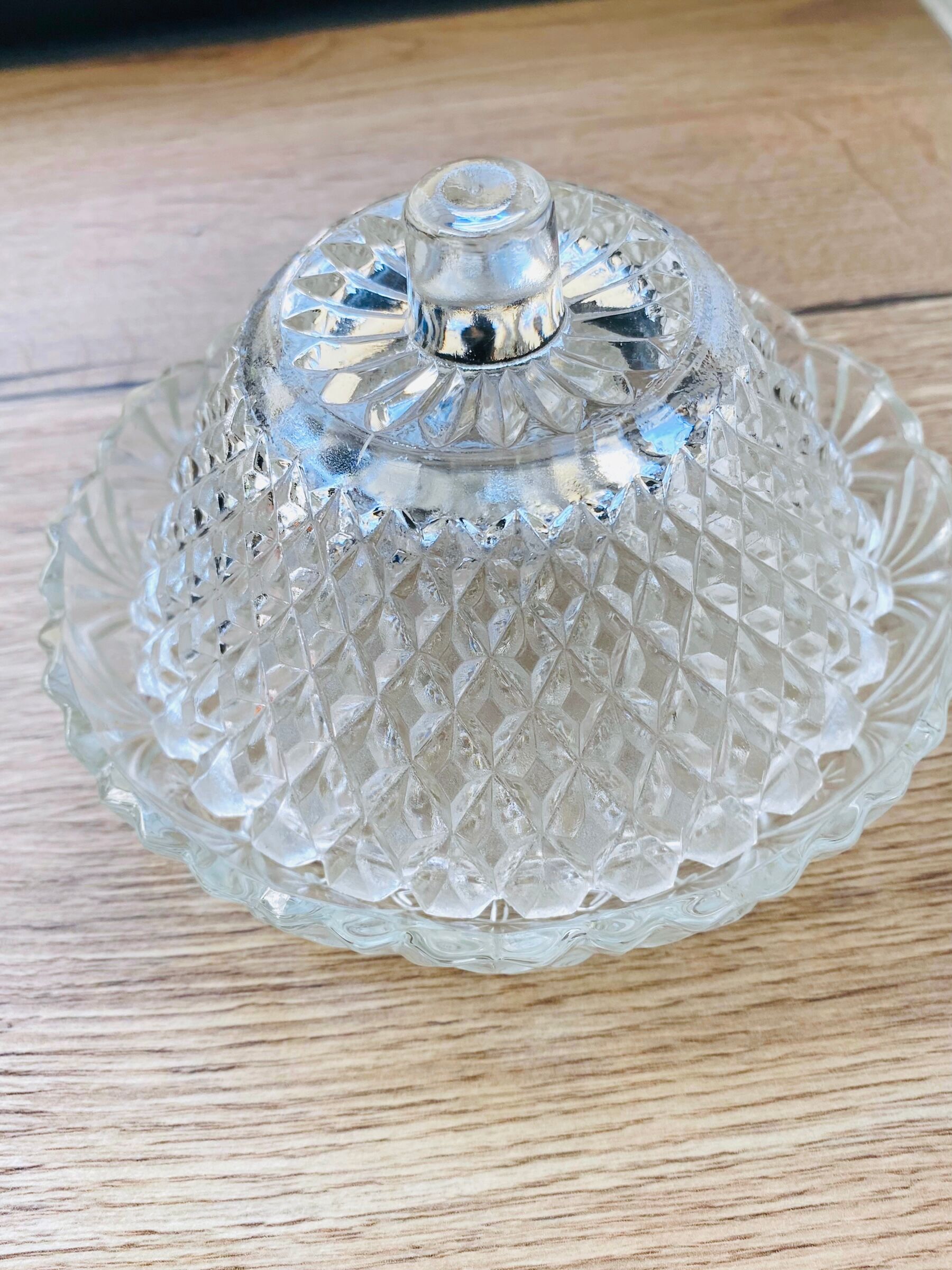 Chiseled glass butter tray