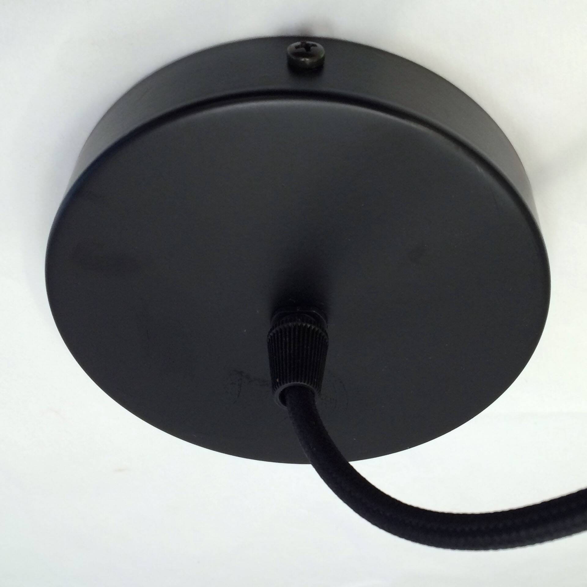 Suspension antique lampshade in black enamelled sheet metal.