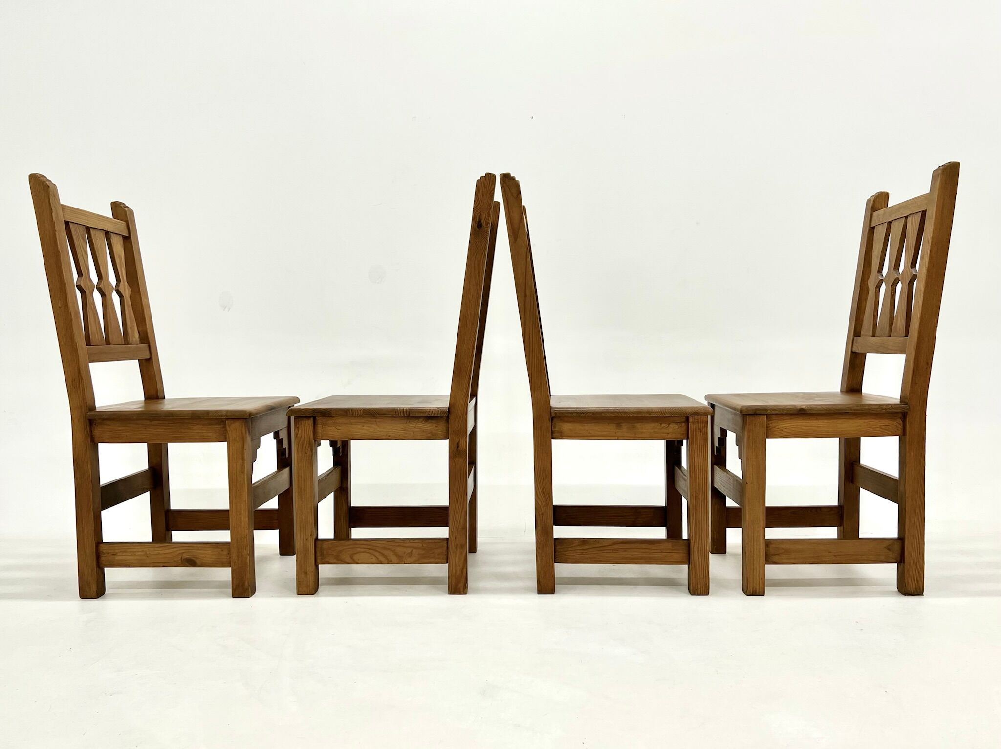 Set of 4 vintage wooden chairs