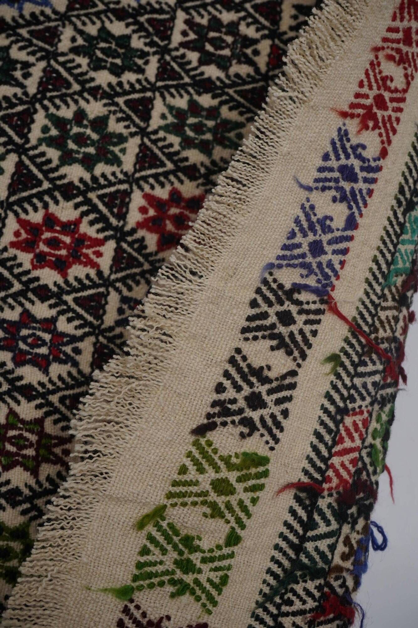Vintage Turkish kilim, handwoven, 147x211 cm.