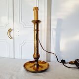 Lampe de table en laiton réalisée sur un bougeoir ou bougeoir ancien du 19ème siècle