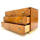 Commode en loupe d’orme et laiton 1970
