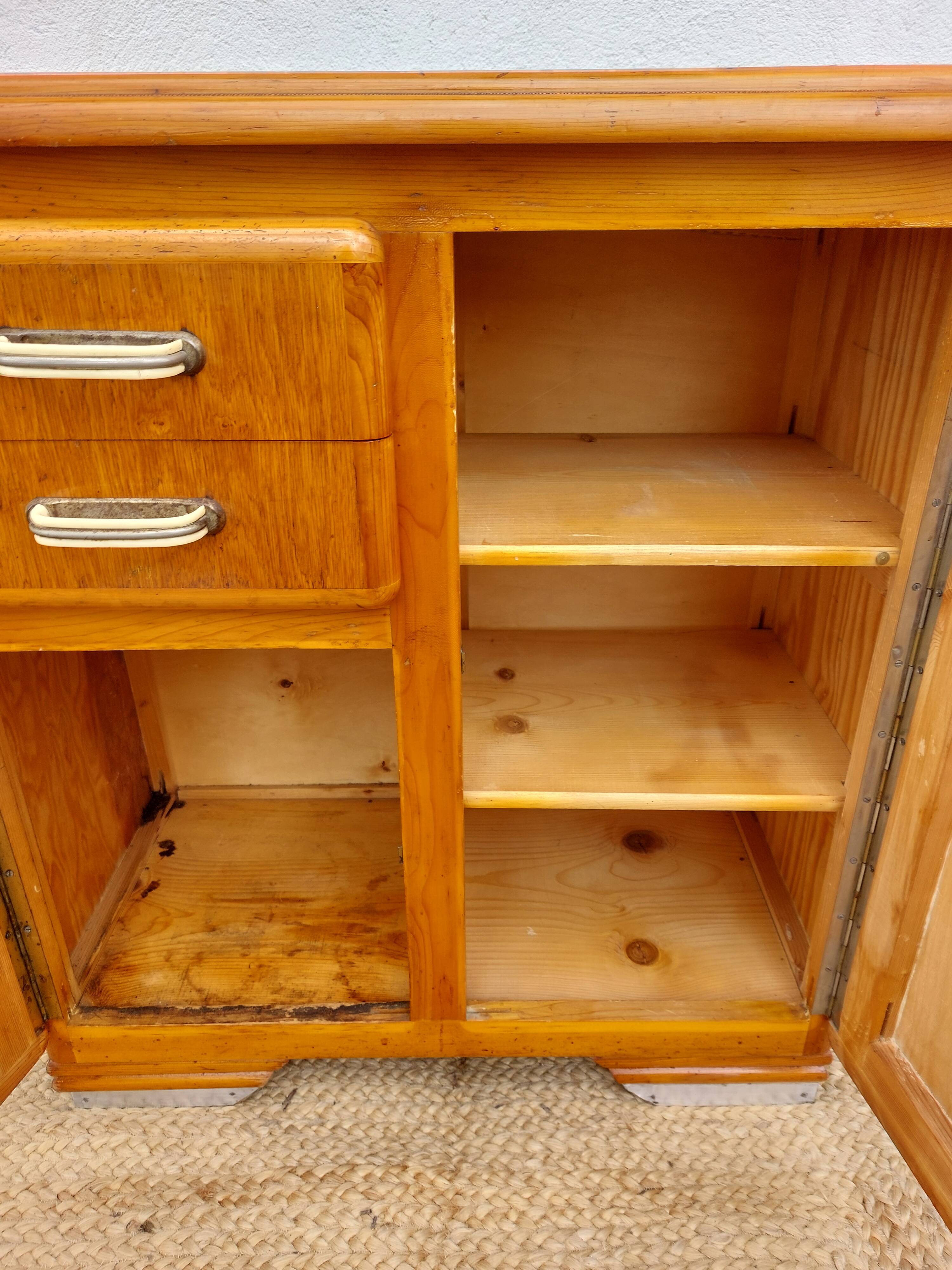 Mado buffet, asymmetrical doors and metal