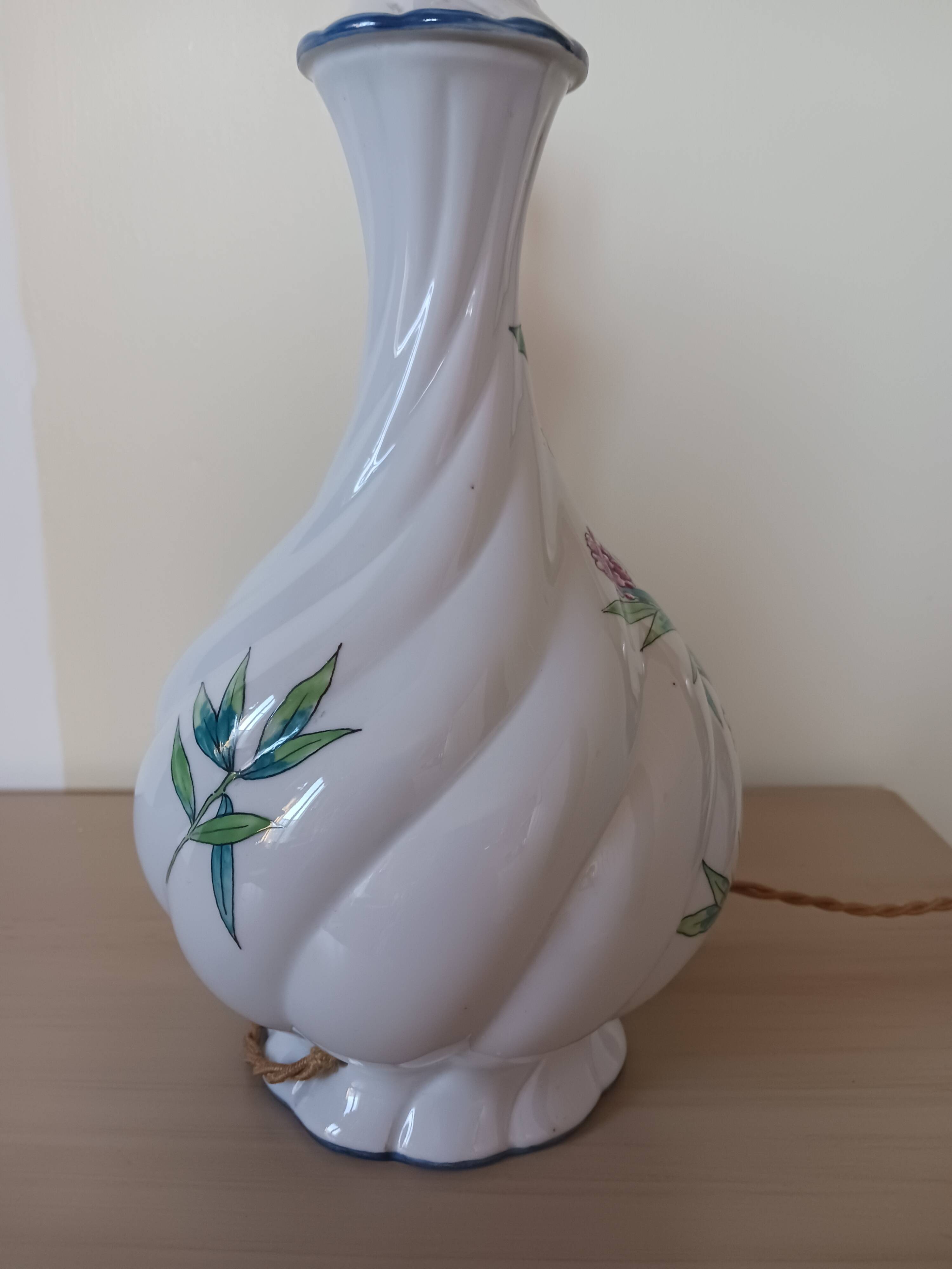 Antique lamp, in Paris porcelain, with Japanese decoration