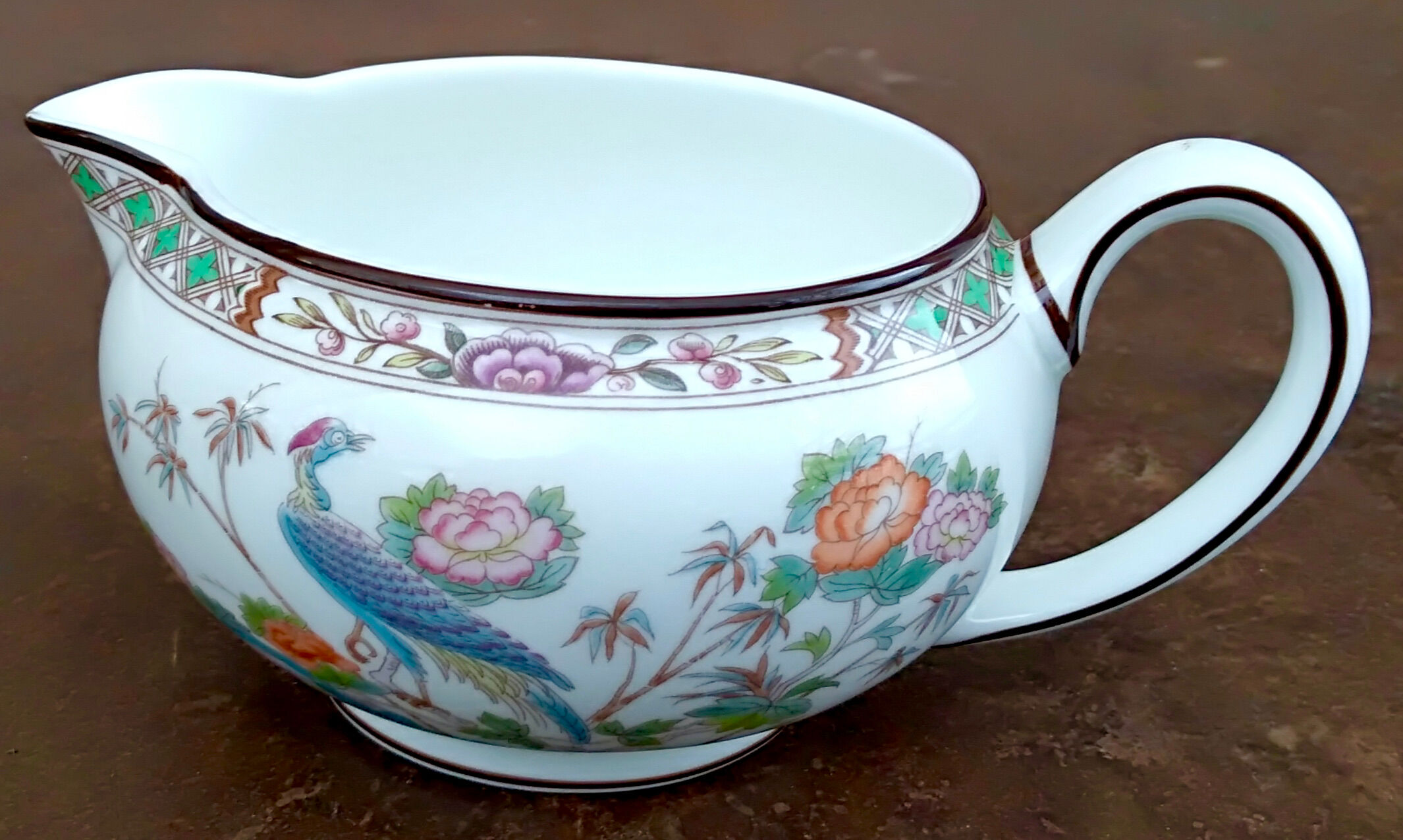 Sausage Wedgwood bone china made in England décor Kutani Crane