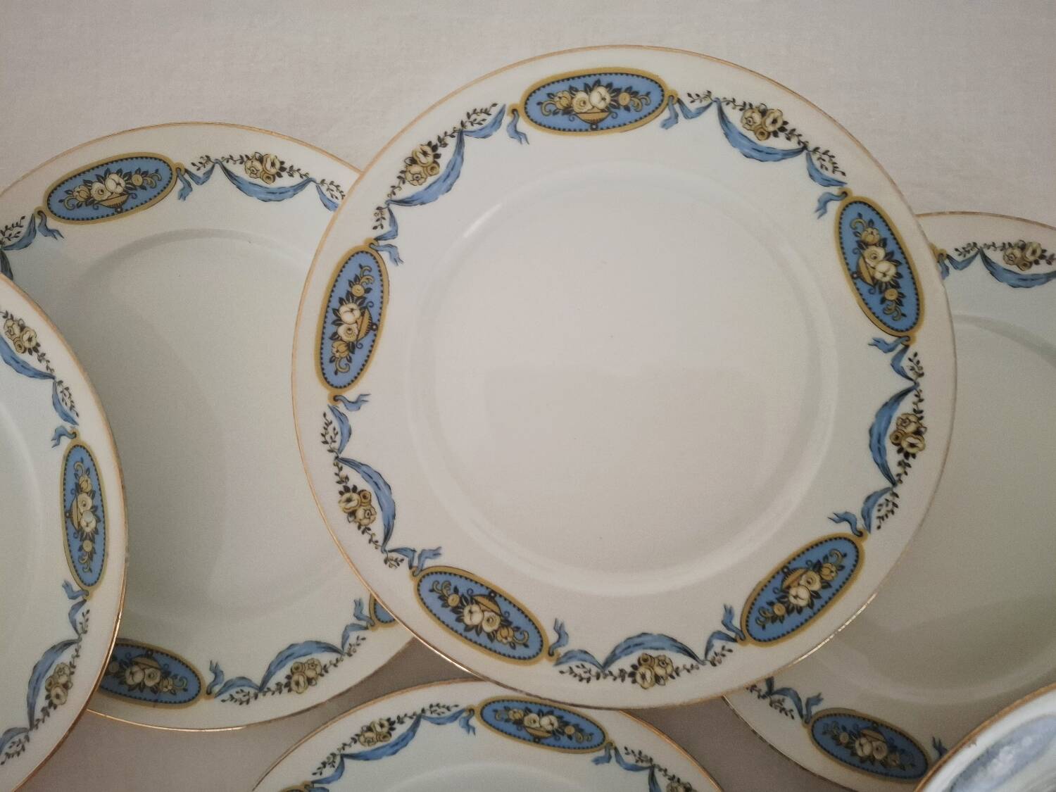 Assiettes à Dessert en Porcelaine de Limoges