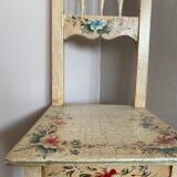 Chaise en bois enfant blanche et fleurie peinte à la main