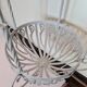 Suspension en forme de lanterne pour fleurs en fer