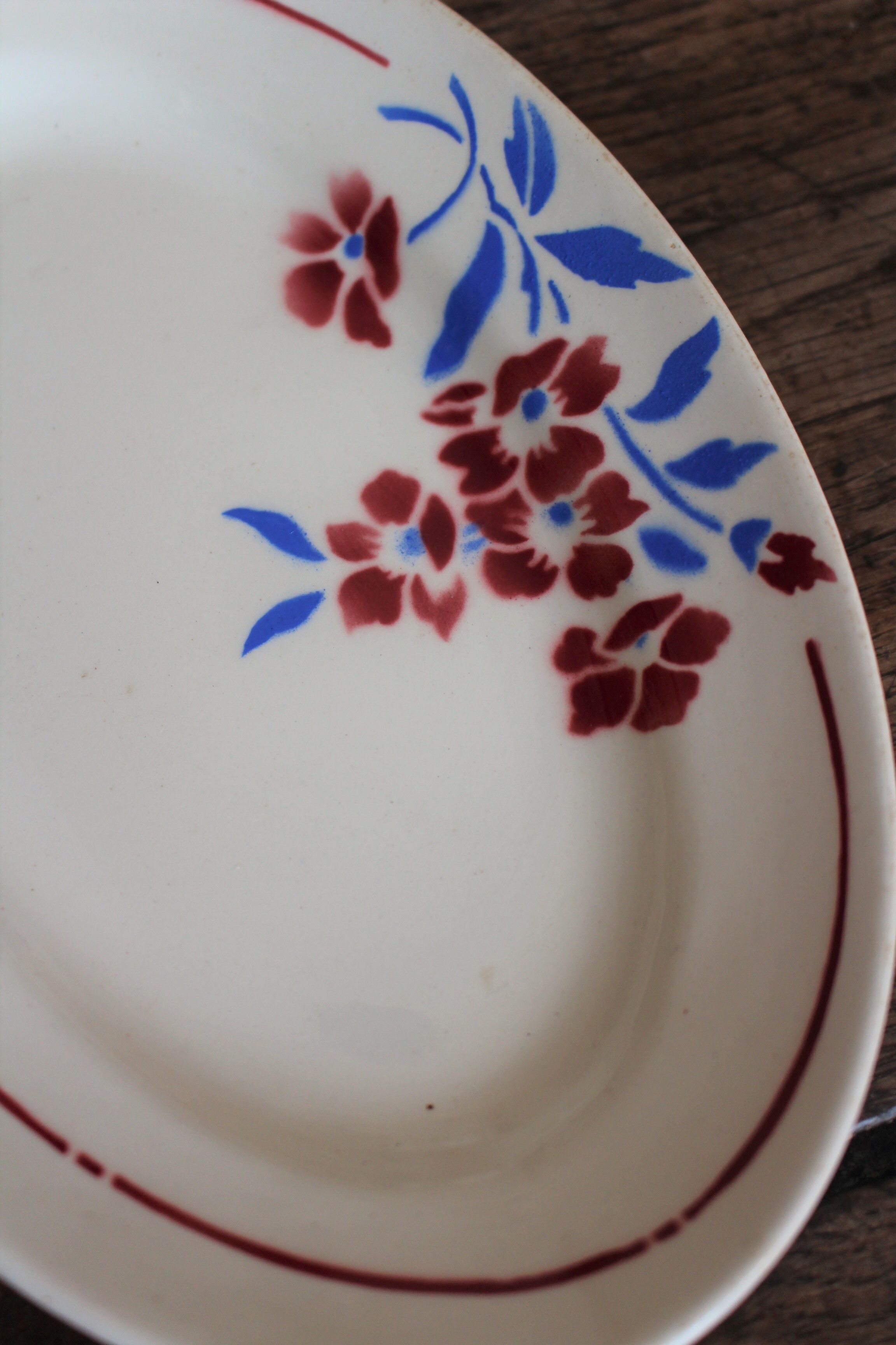 Ravier Badonviller Art Deco Small flat oval flowers red blue