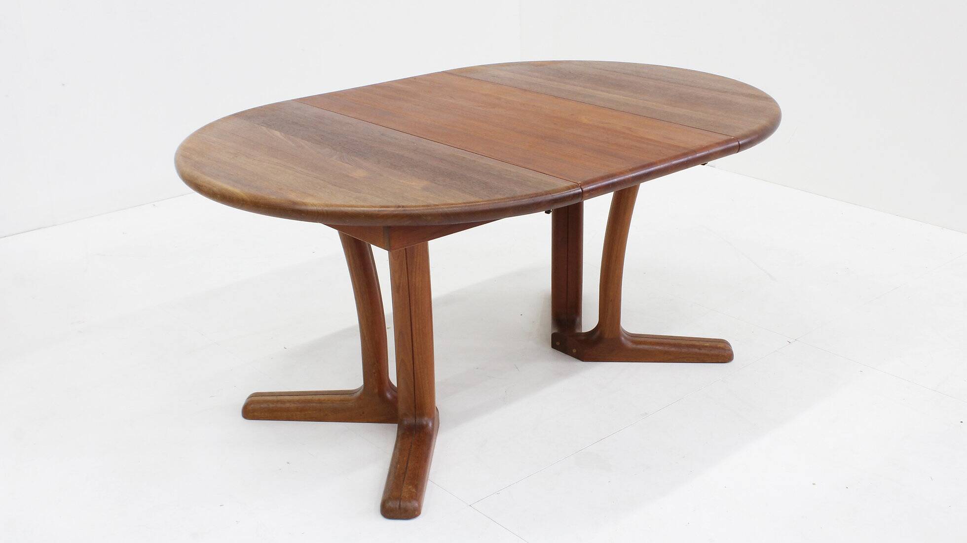 Vintage Dyrlund Danish round dining table teak