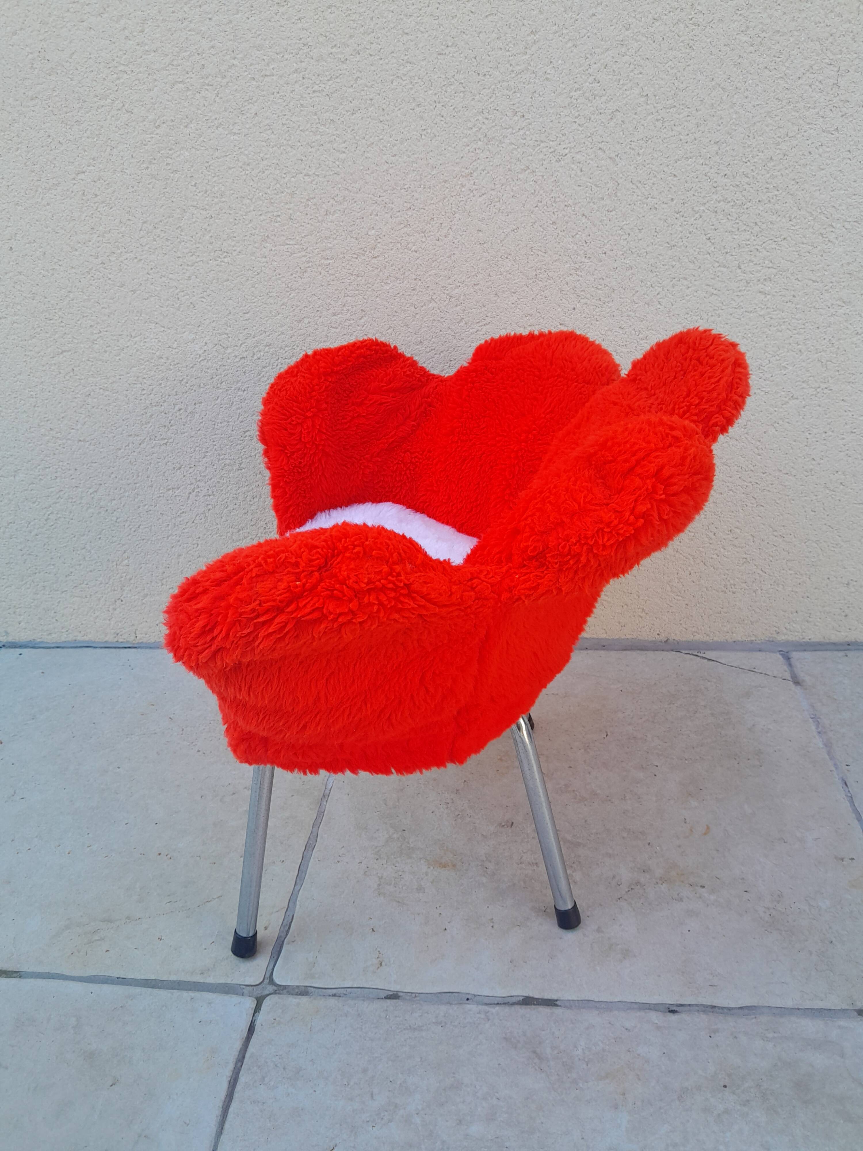Vintage flower-shaped children's moumoute chair