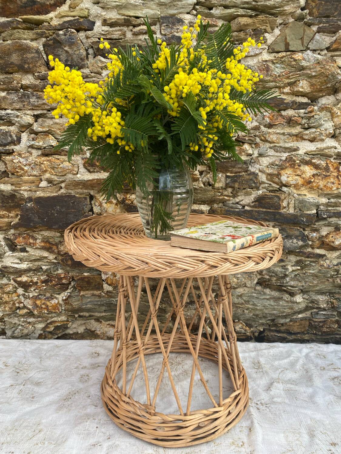 Table de chevet en rotin années 60