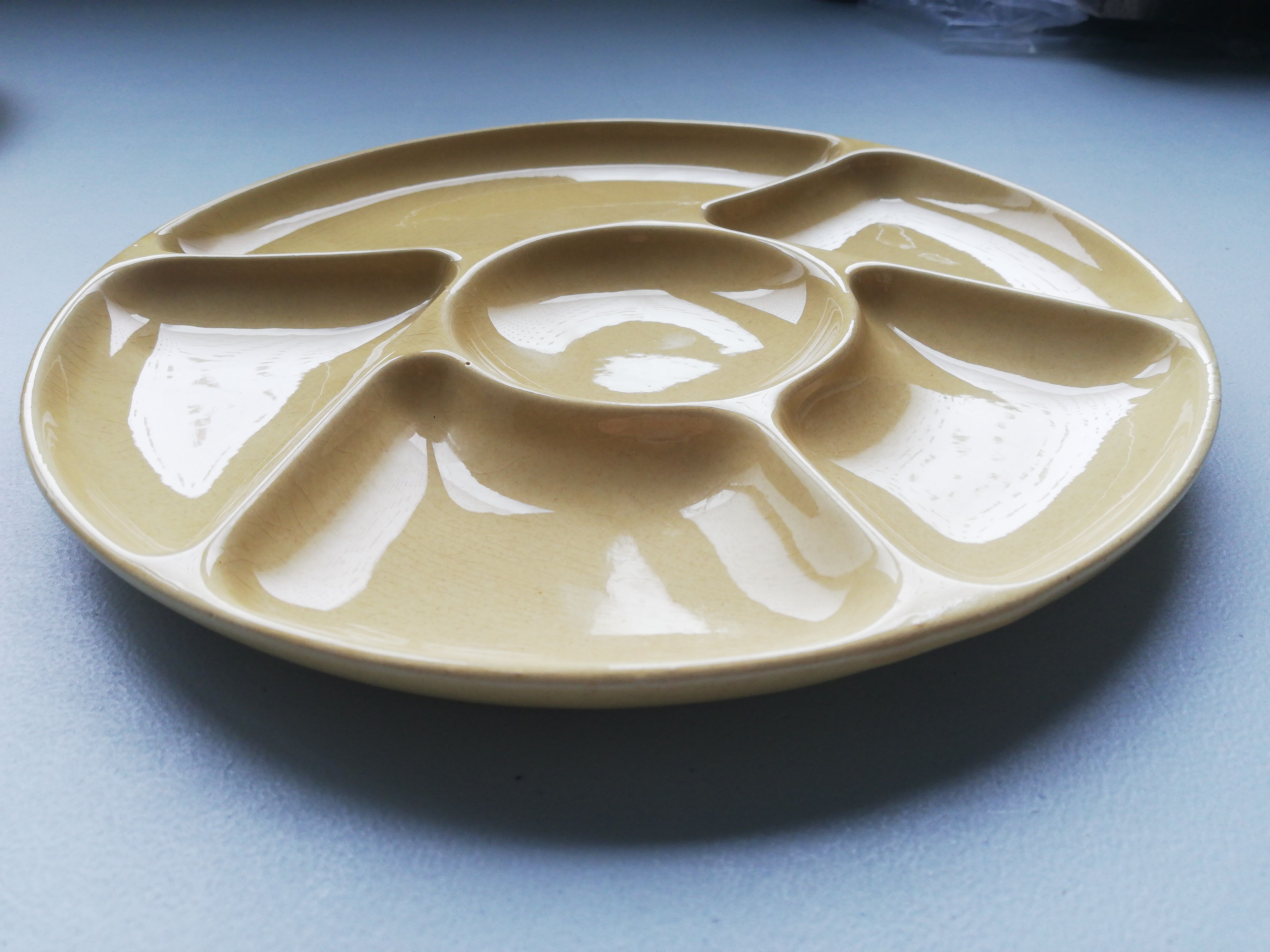 Pale yellow aperitif plate Gien