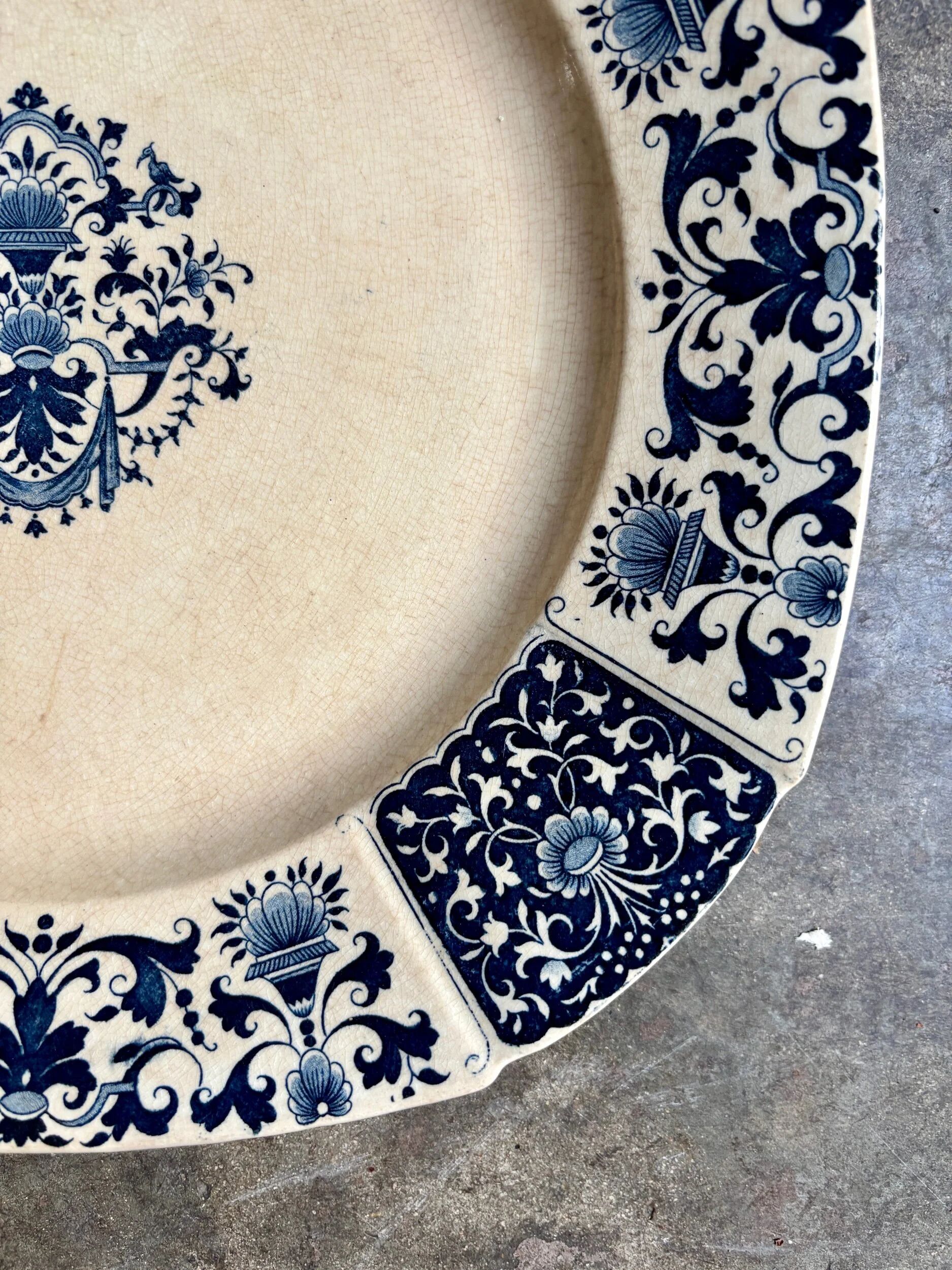 Round plate from Gien in blue ironstone, "Blue Ibis" service.