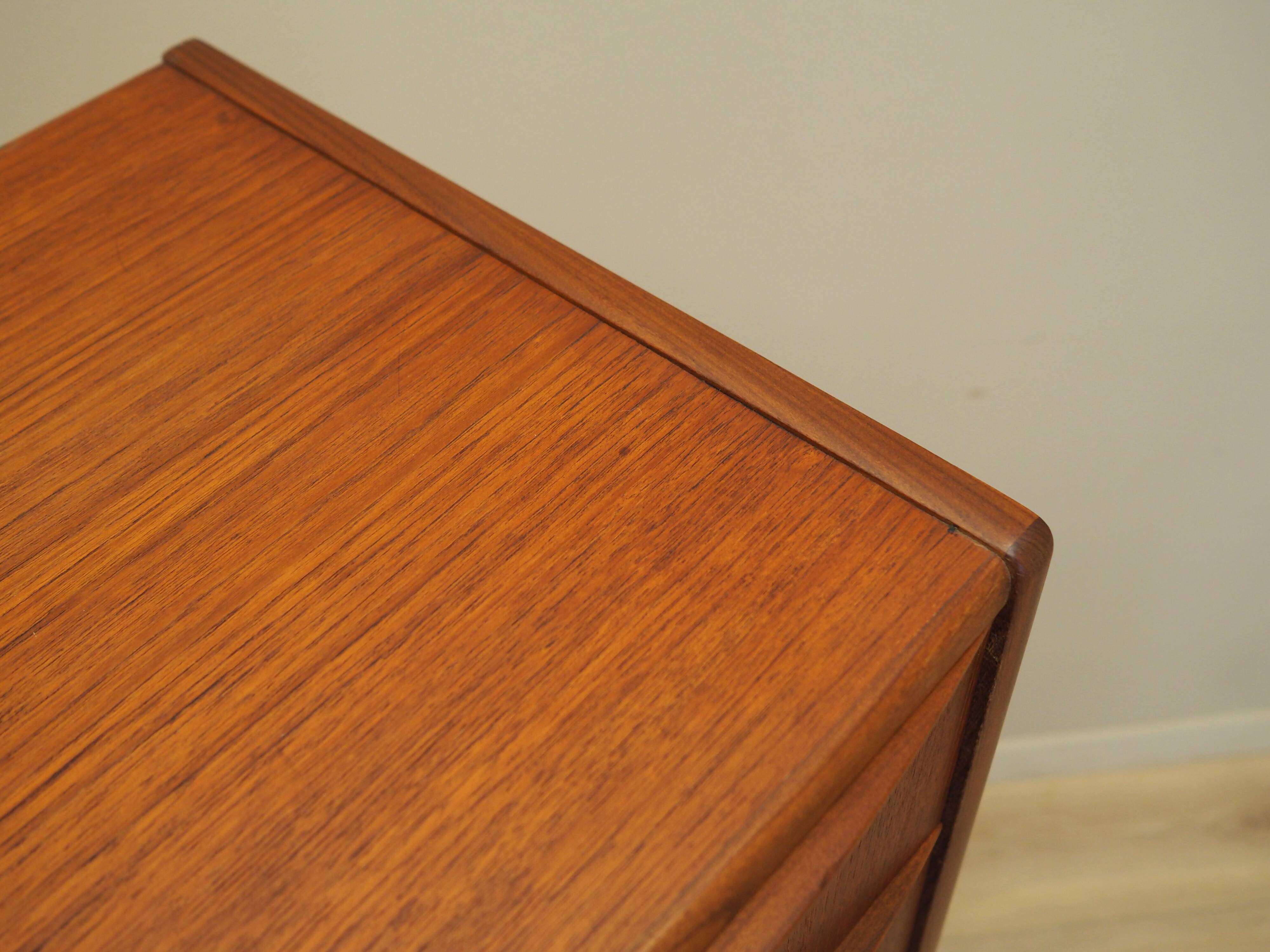 Commode en teck, design danois, années 1970, production : Danemark
