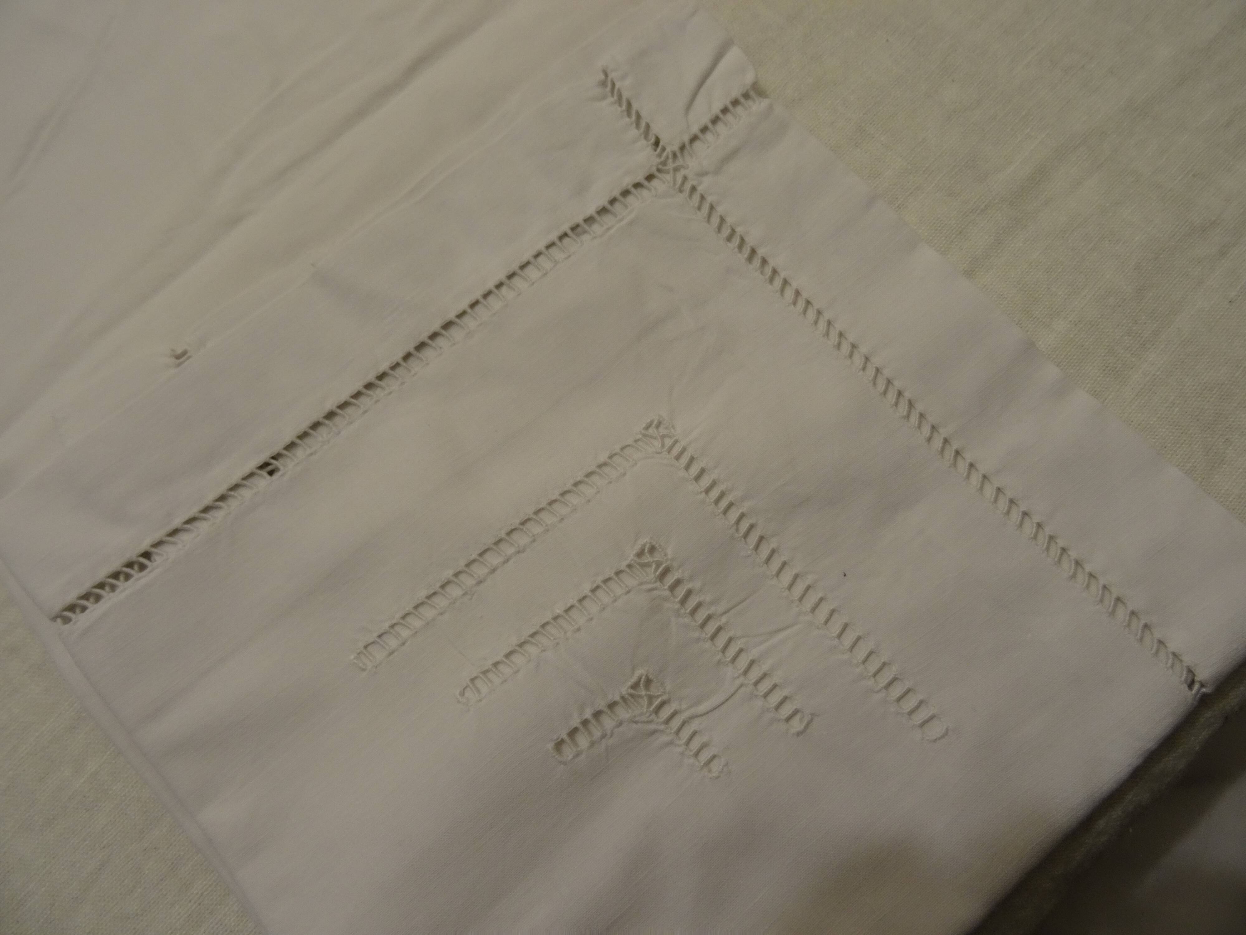 Pretty pillowcase embroidered Monogram BL + days