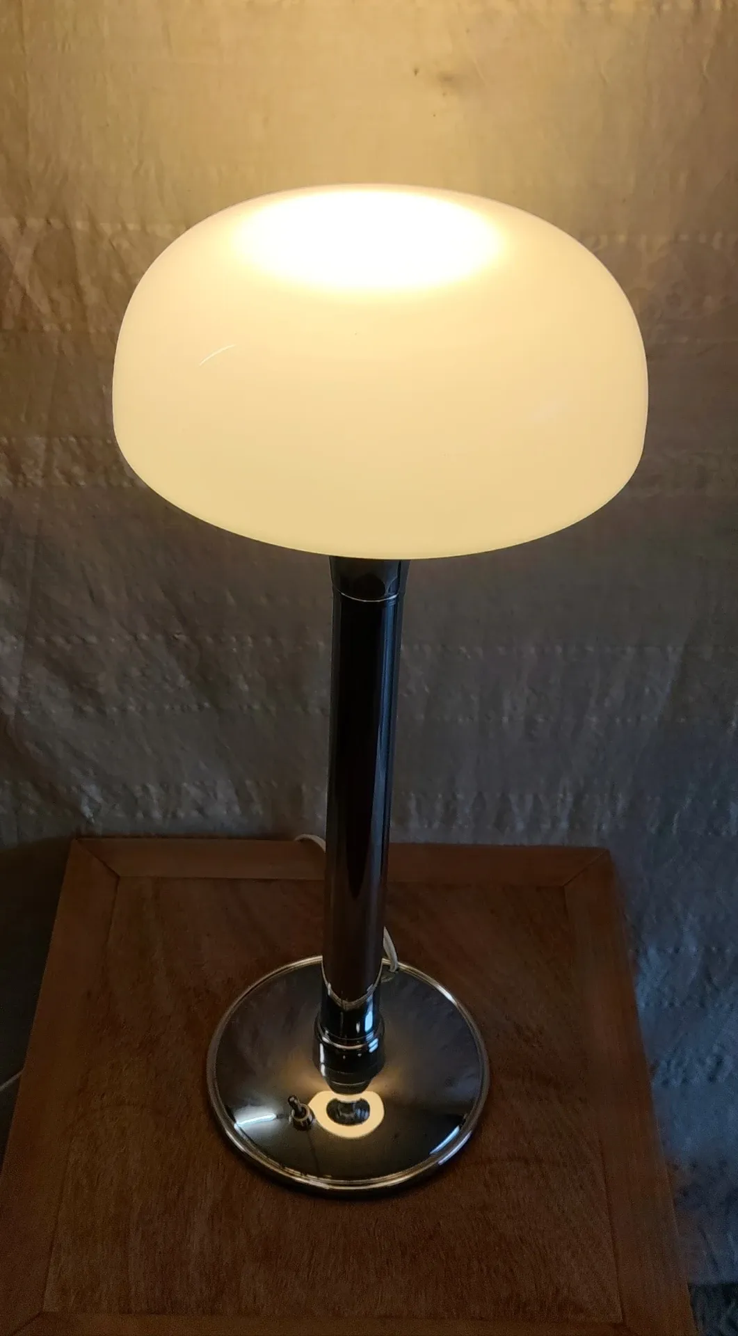 Table lamp in Bauhaus style with chrome metal and opaline globe - mid 20th century.