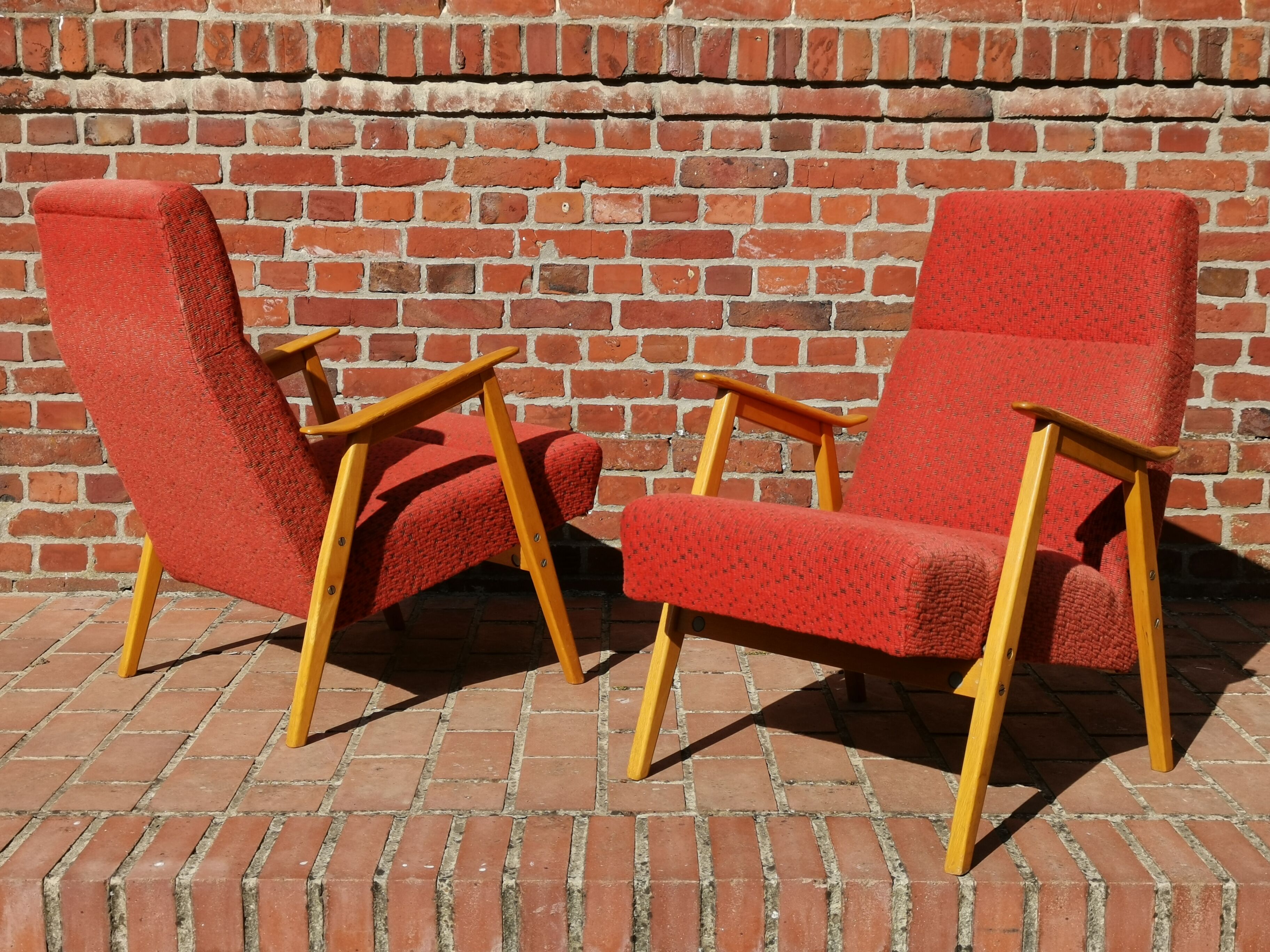 Paire de fauteuils rouge Interier Praha