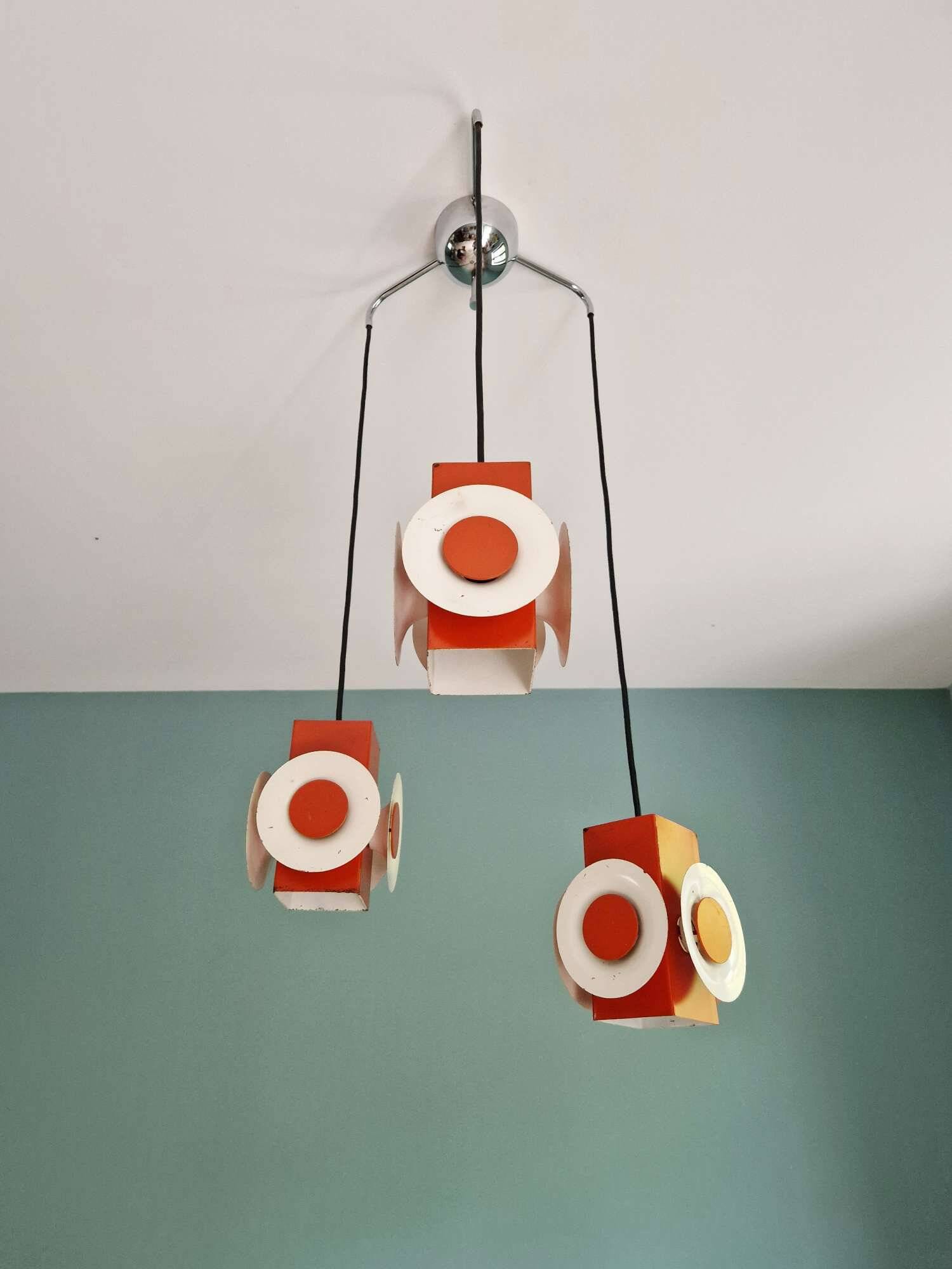 Space Age cascade chandelier in orange and white lacquered metal, RAAK, 1970