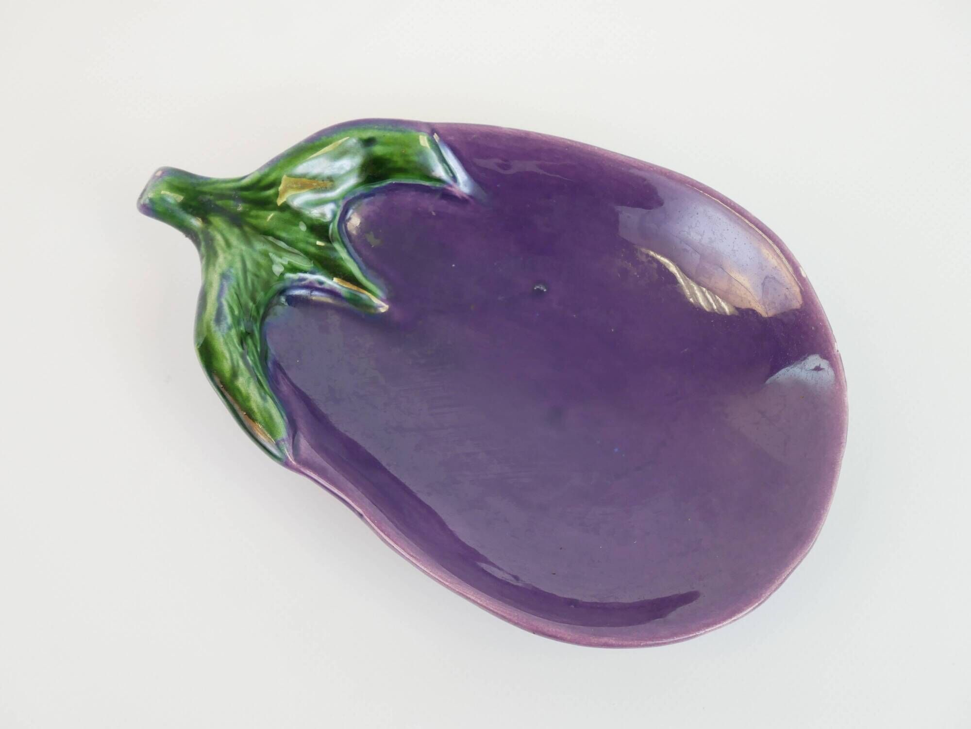 Vide poche aubergine en céramique signée Aegitna Vallauris