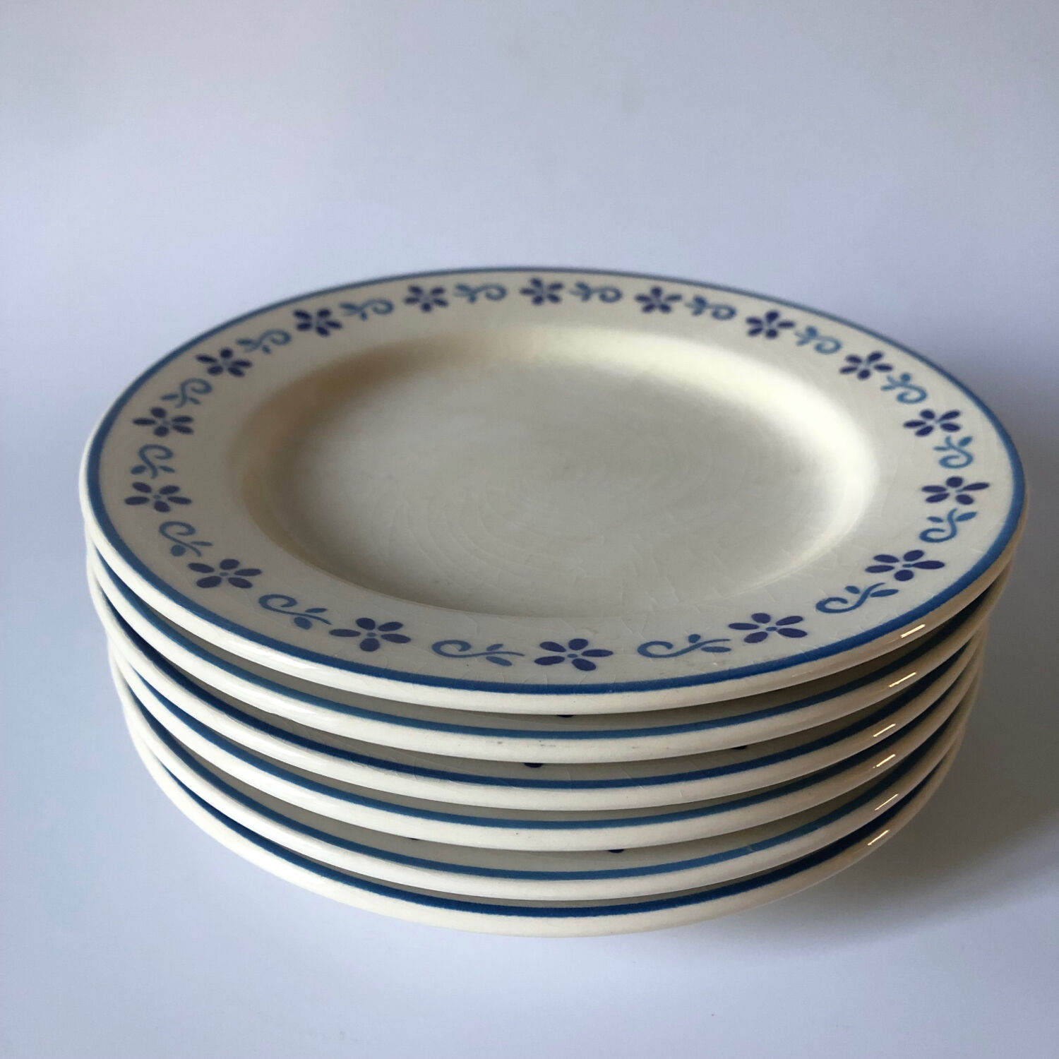 6 flat antique plates in blue white earthenware