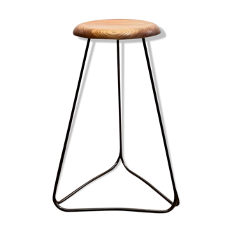 Tabouret de bar en acier et noyer