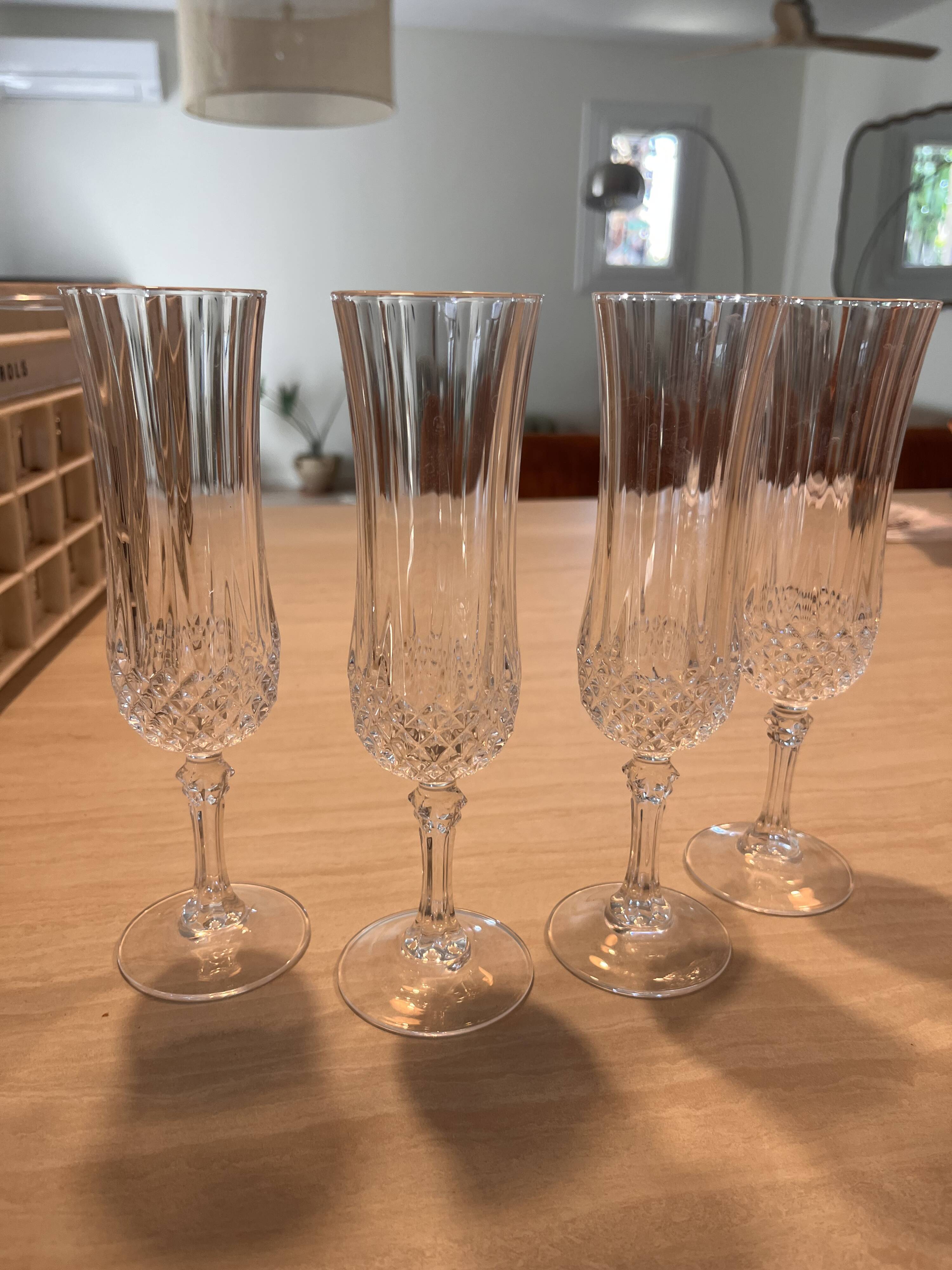 Cut crystal footed glasses — Set of 4