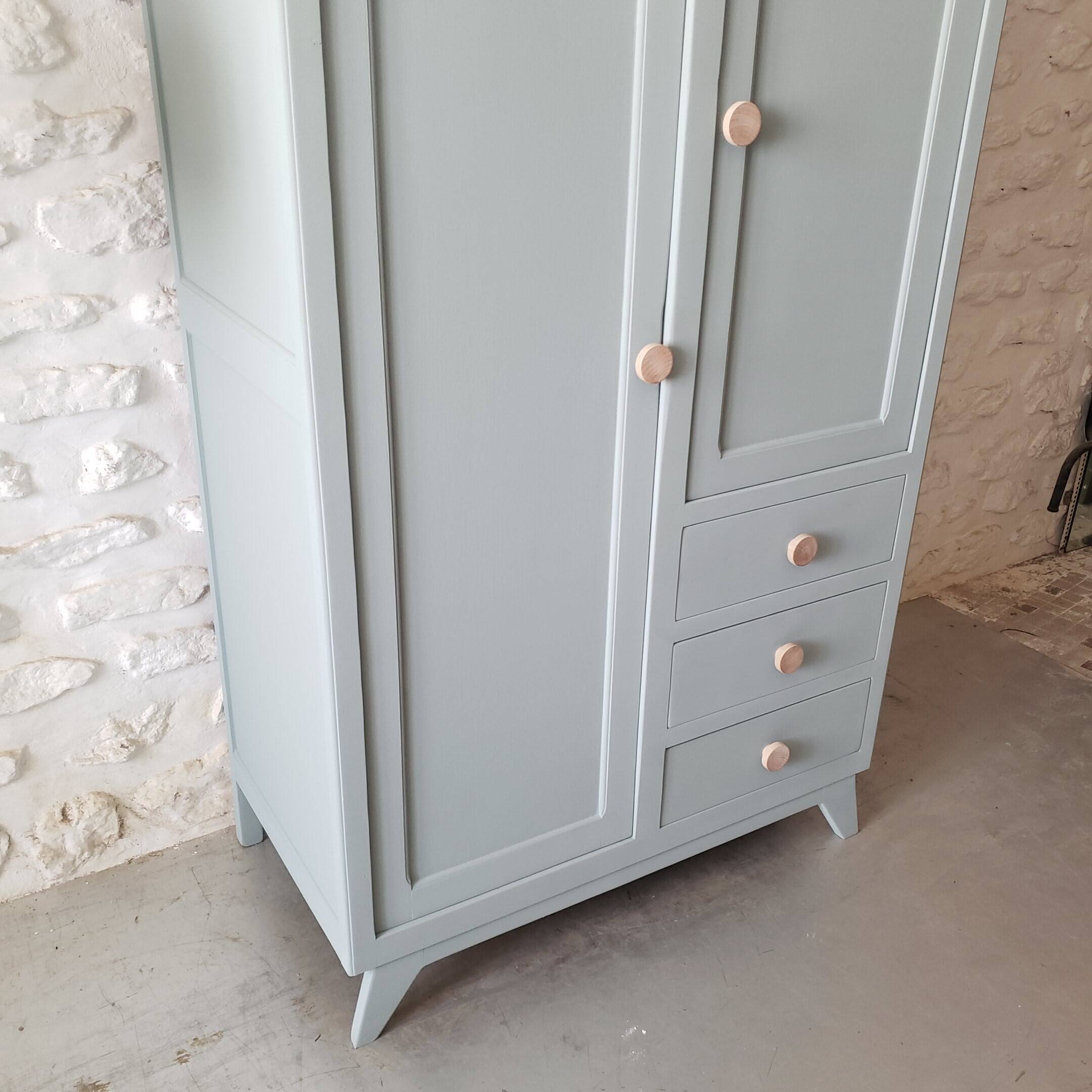 Light blue English wardrobe