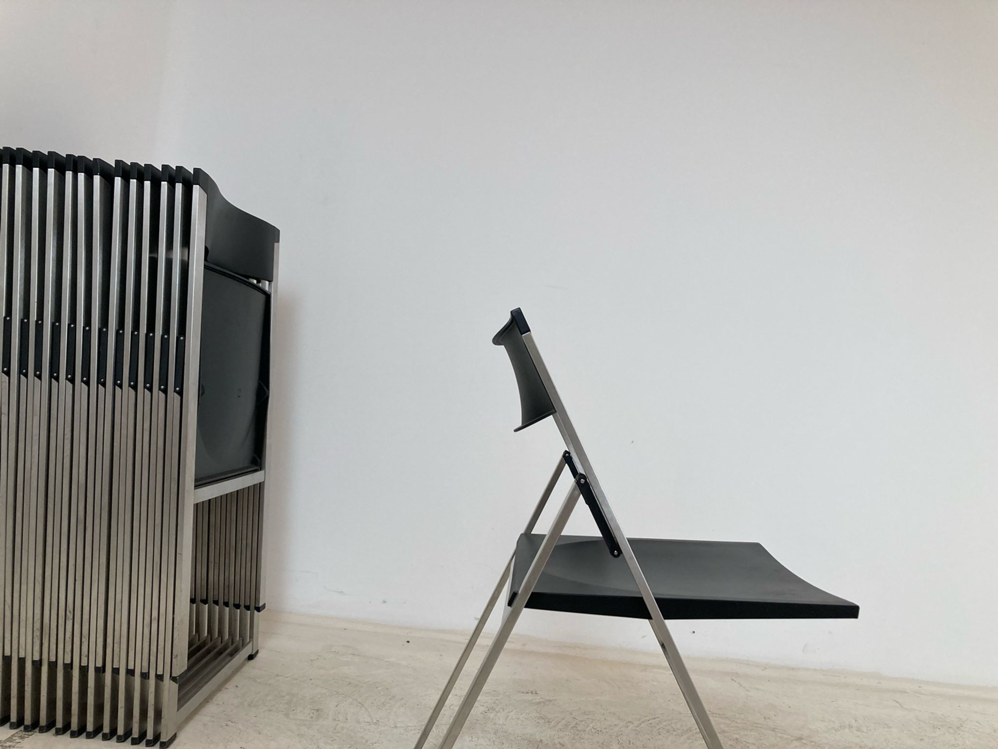 Chaises P08 pliantes par Justus Kolberg pour Tecno 1991