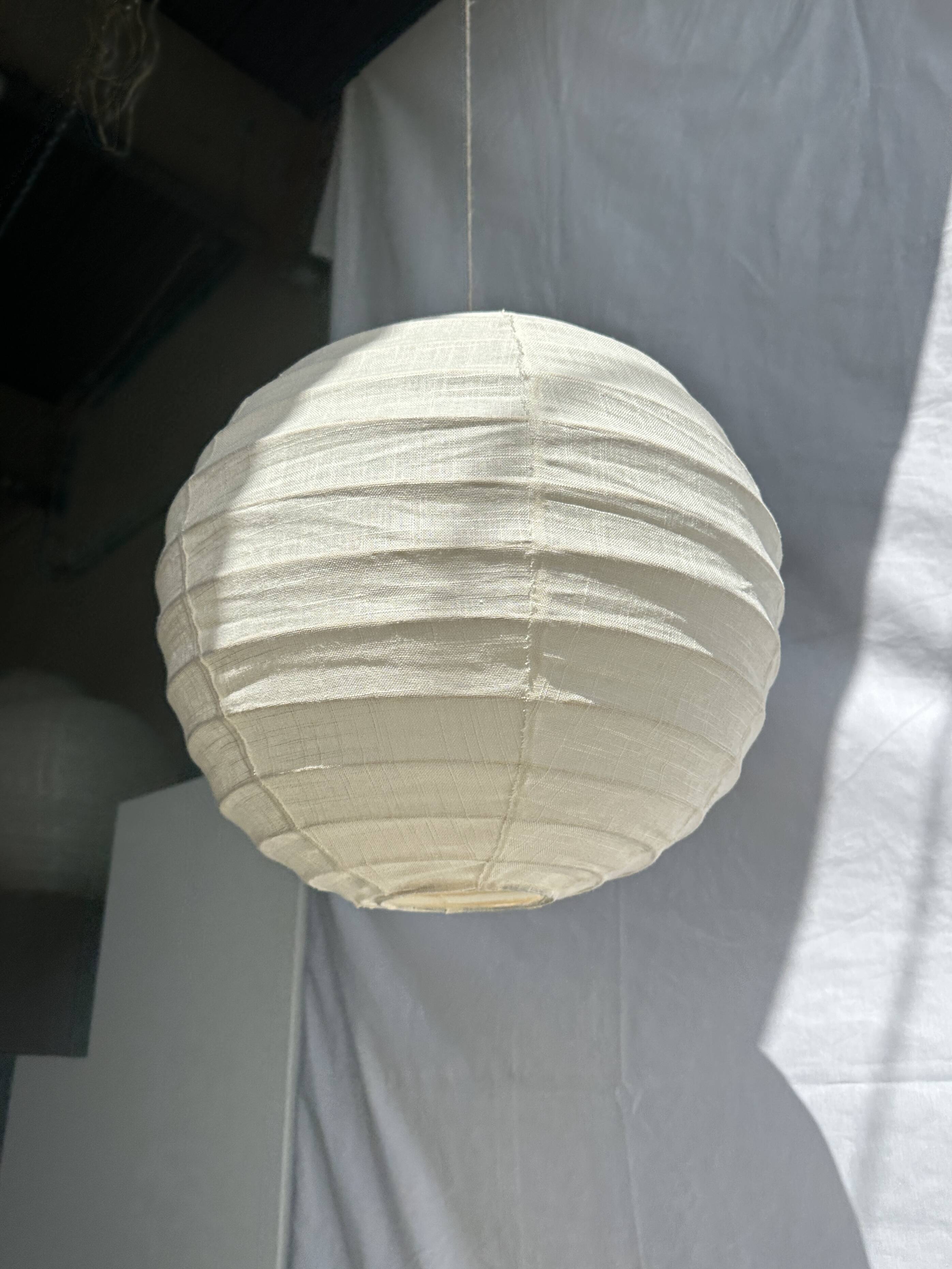 Average suspension in rattan and natural linen, Japanese-style, round D:40.