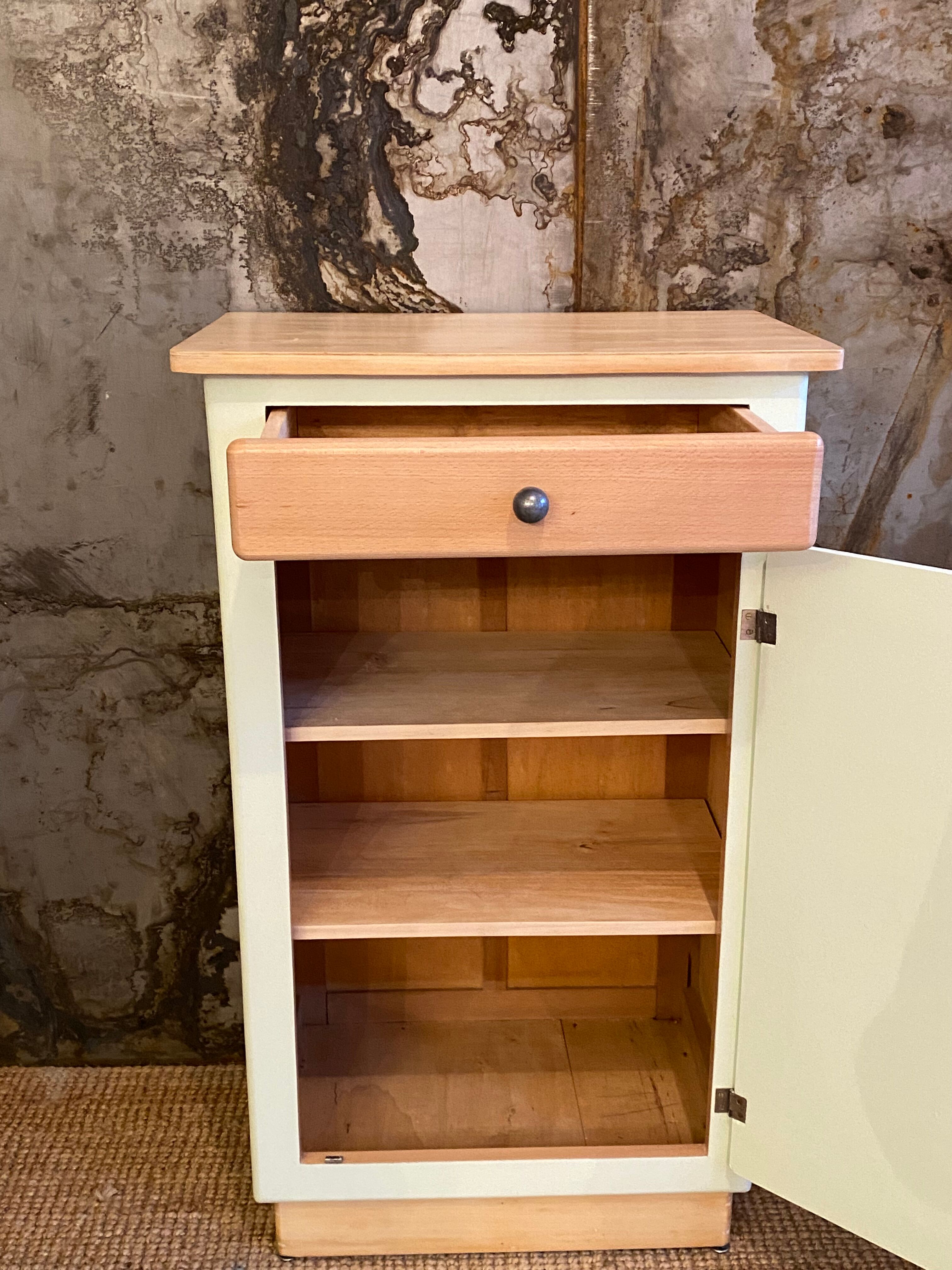 Buffet 50s raw wood and almond