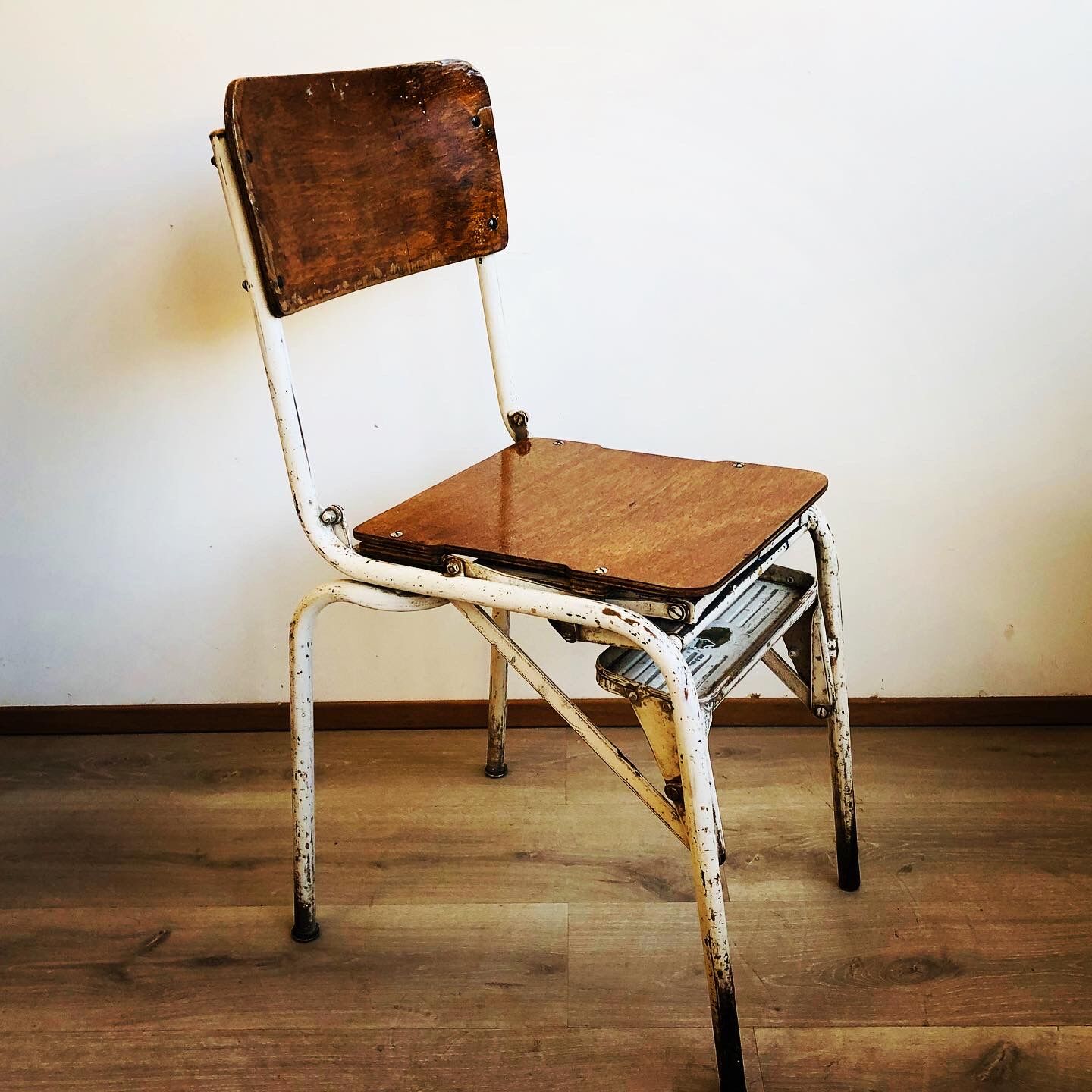 60s stepladder chair