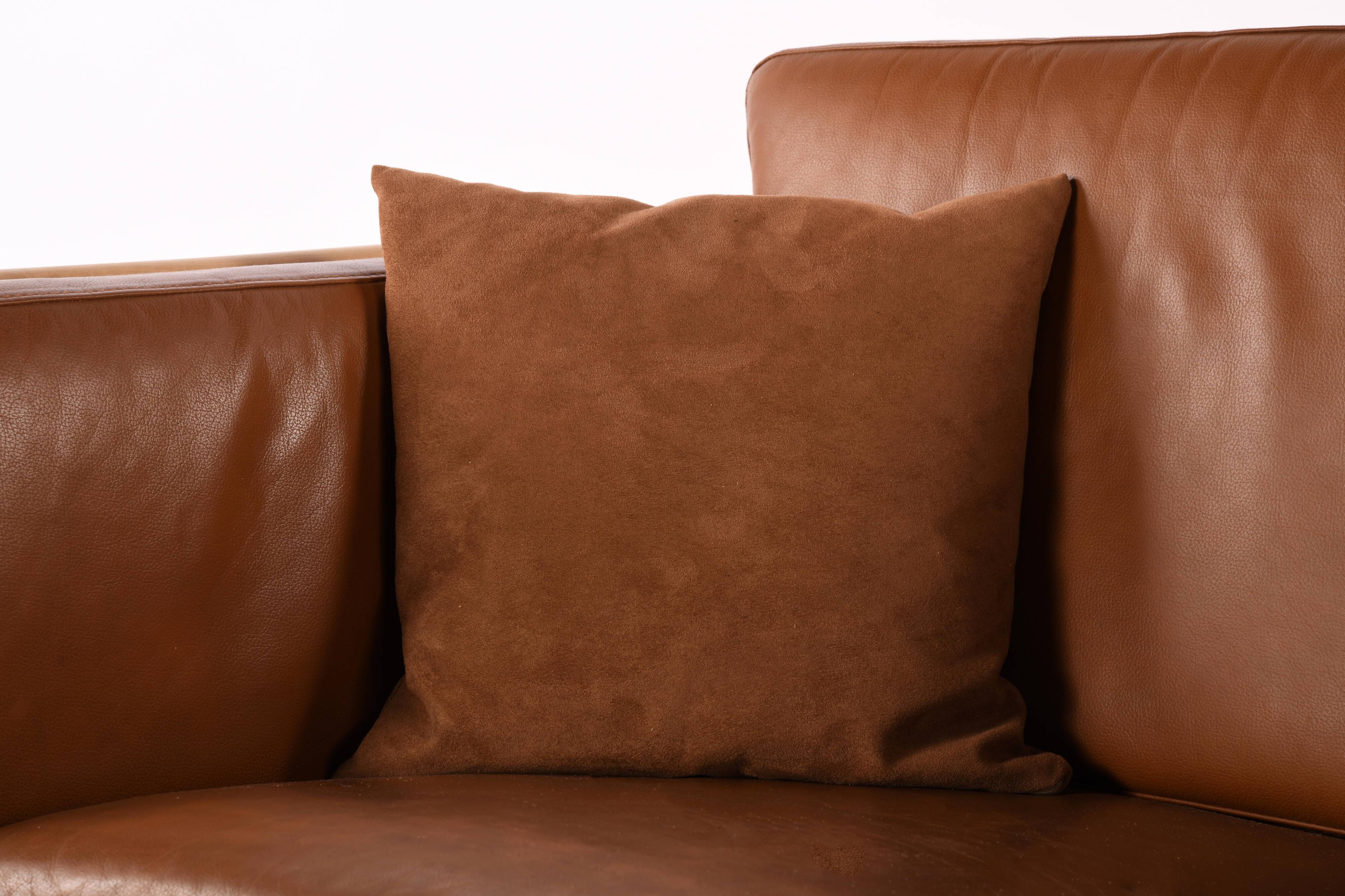 Scandinavian 2-seater leather sofa