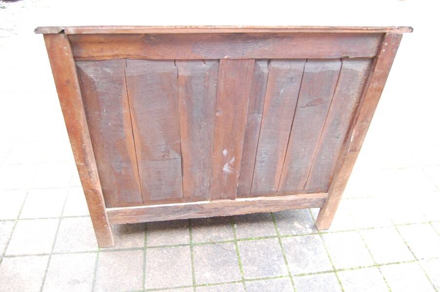 Louis XV buffet in walnut from the early 19th century.