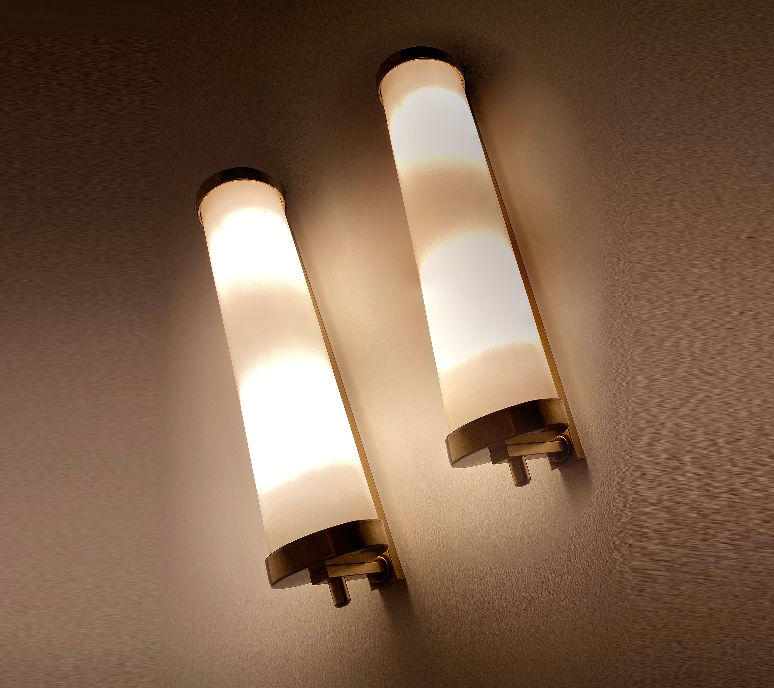 Paire d'appliques vintage art déco années 30, laiton opaline
