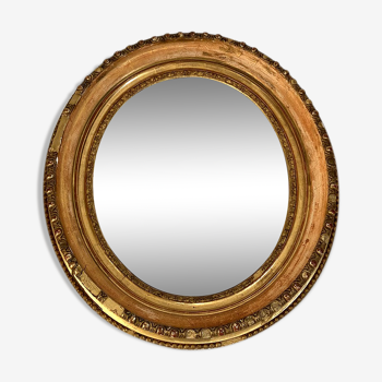 Miroir ovale en bois et stuc doré