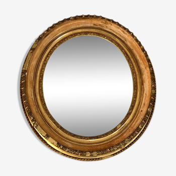 Oval mirror in wood and gilded stucco