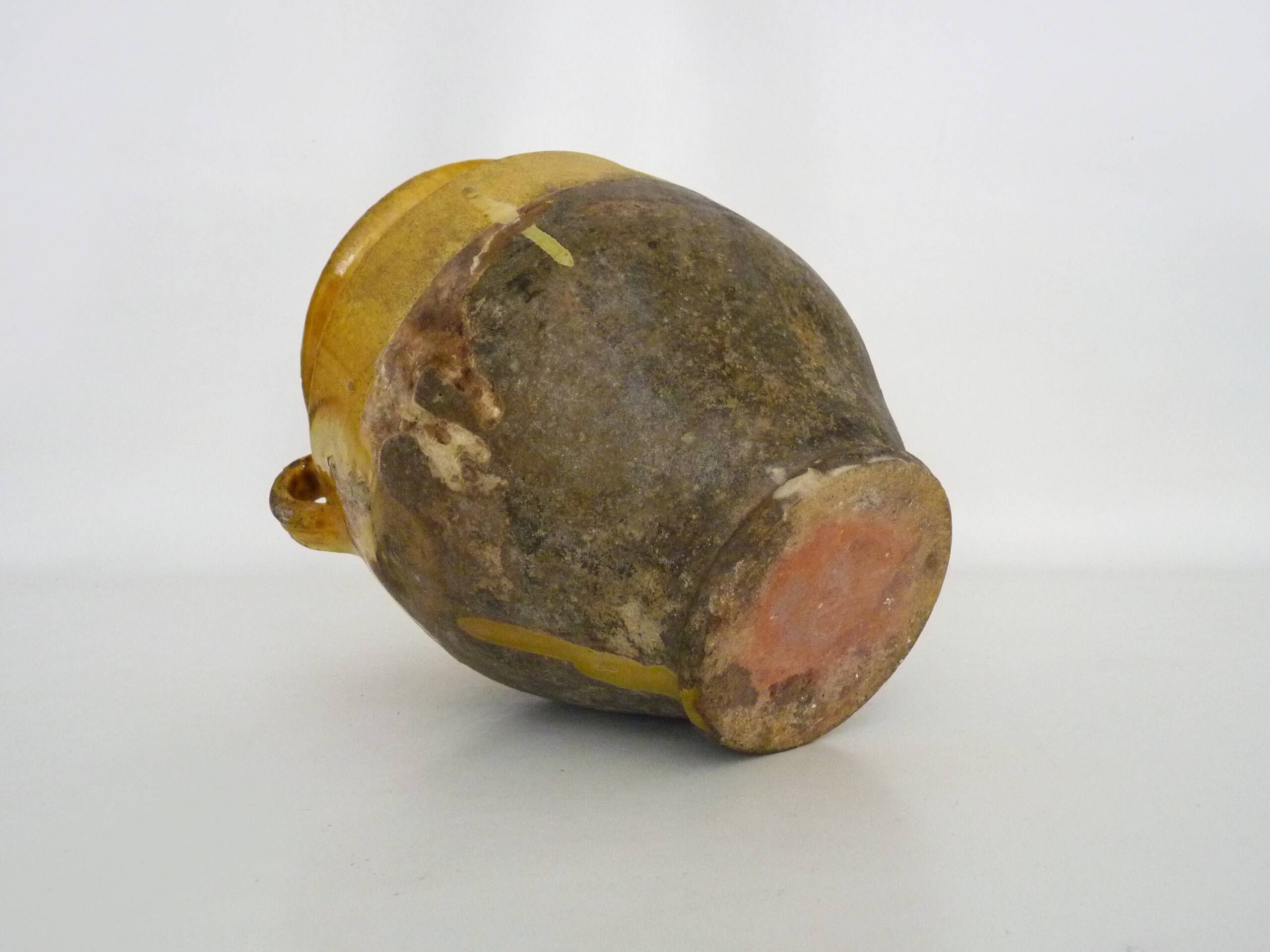 Magnificent glazed yellow confit pot, south-west of France. 19th century.