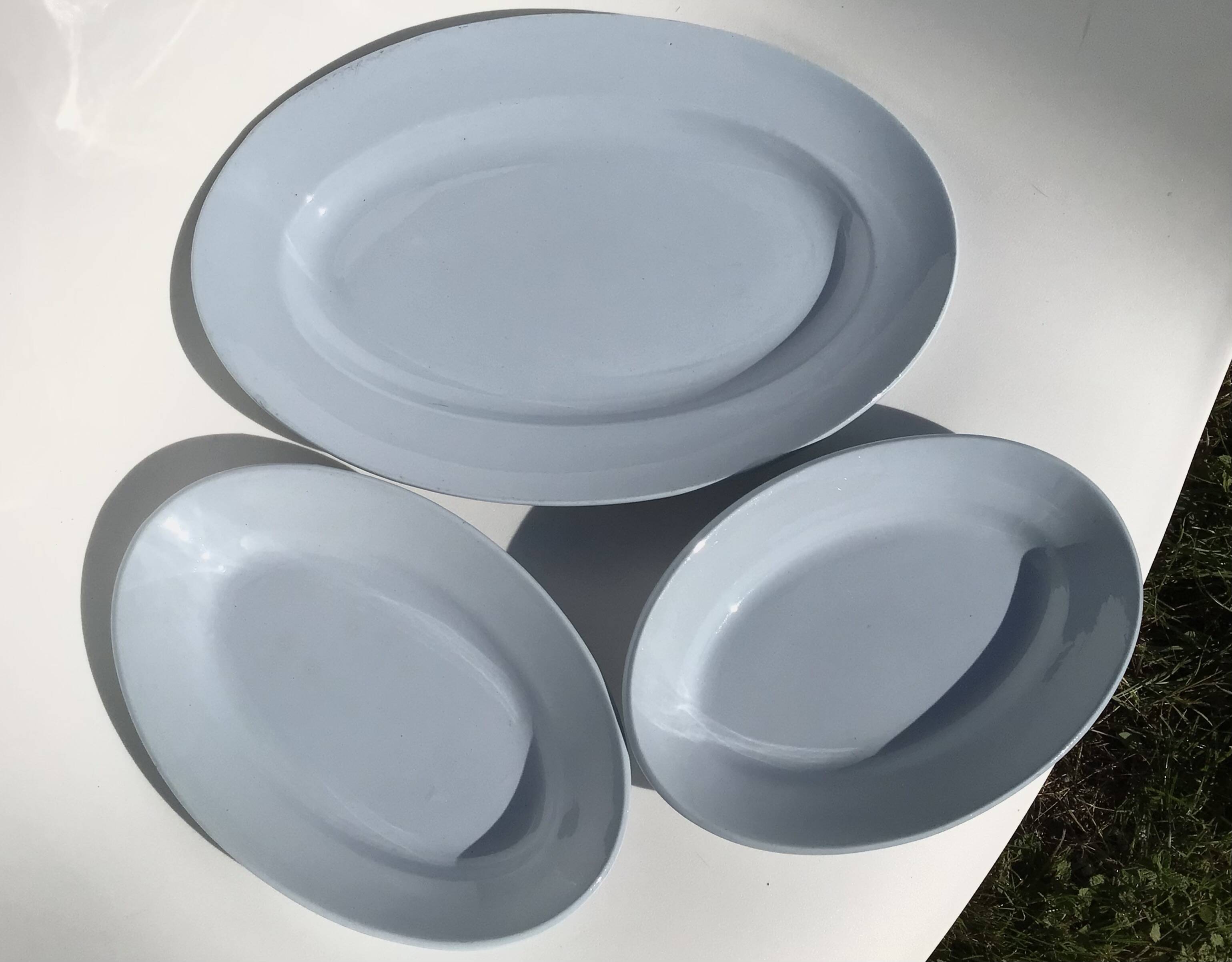 Plat ovale et deux ramequins assortis 50’s ciel