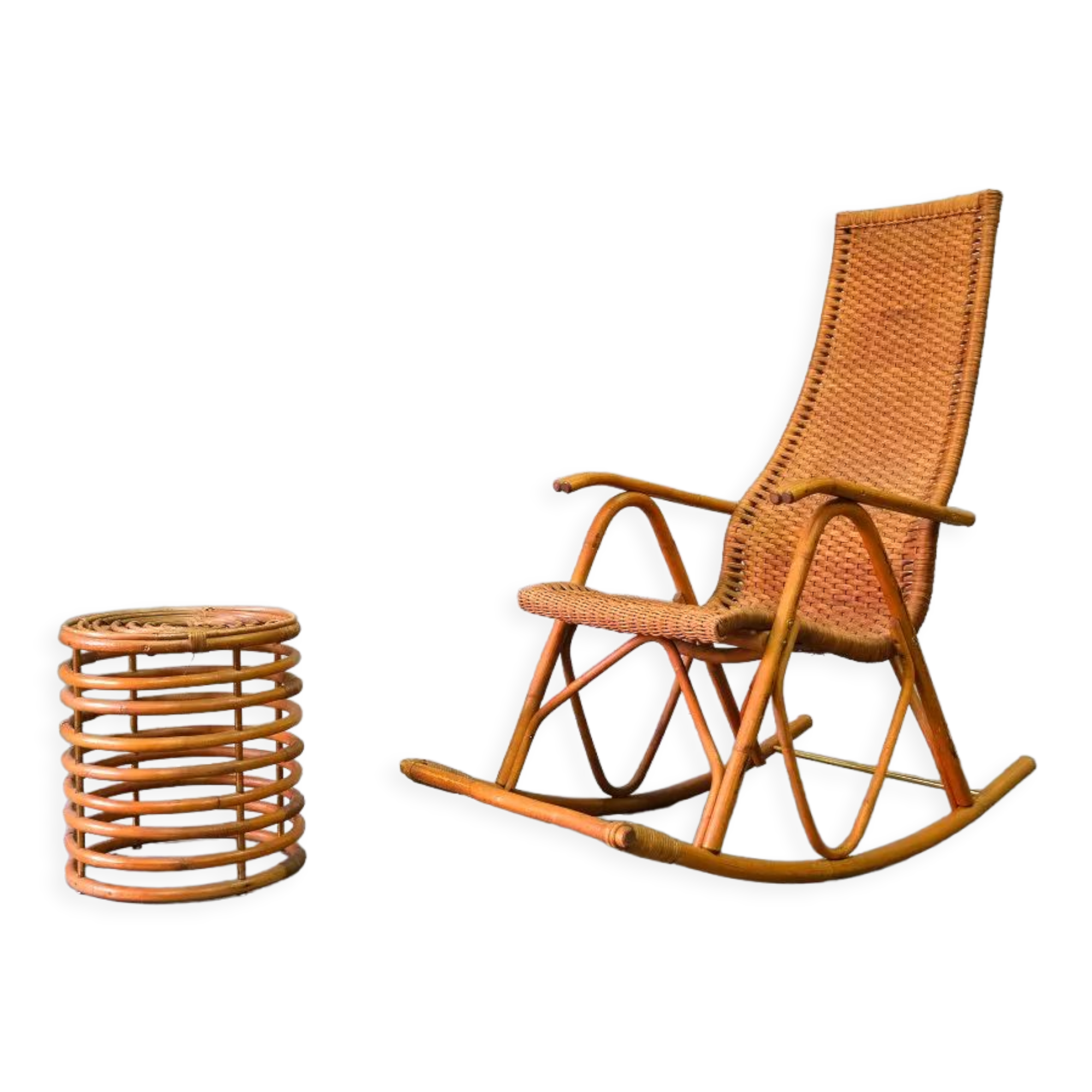Rocking chair et table d’appoint en bambou de FM, années 1950