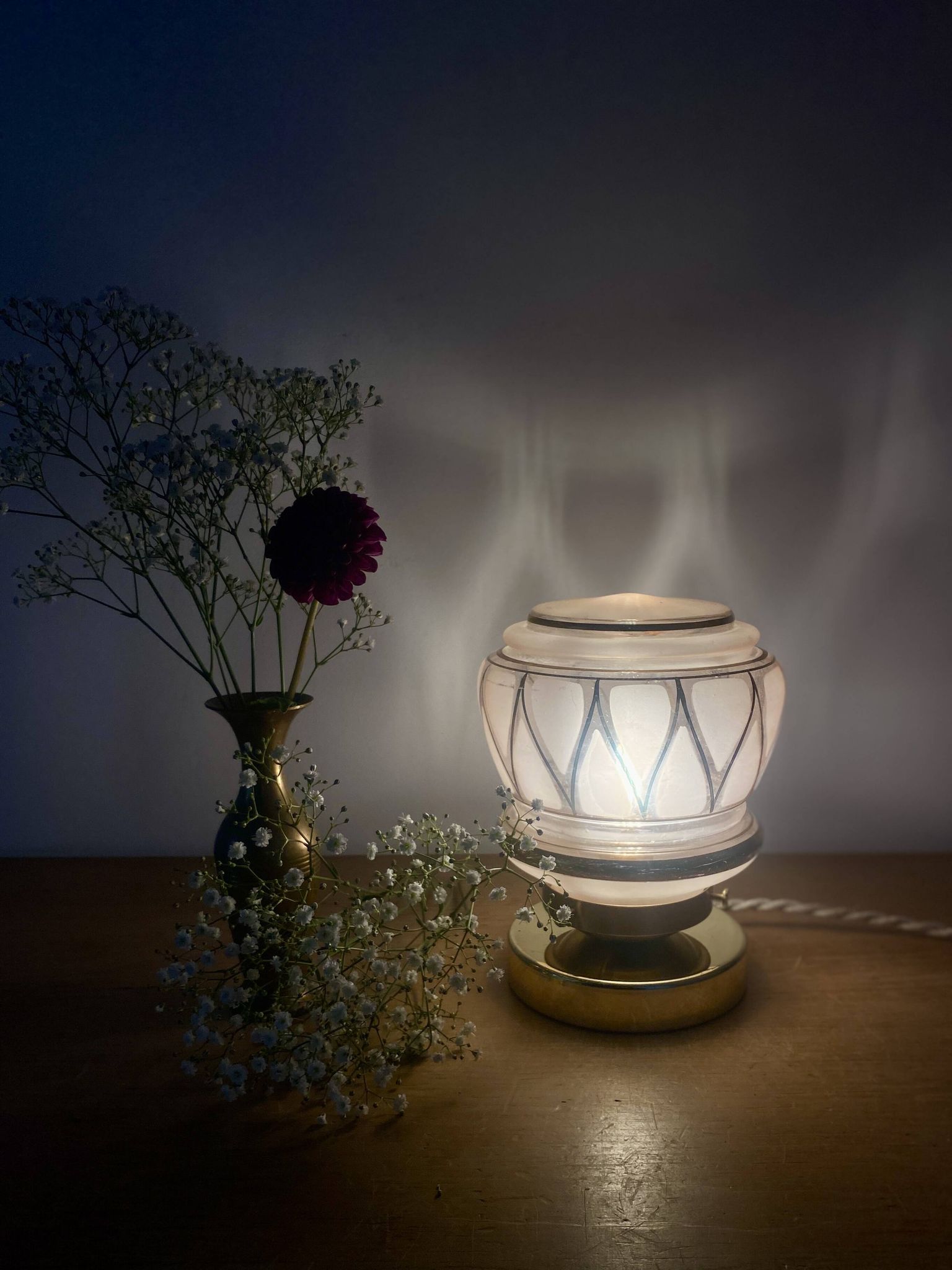 Vintage art deco globe table lamp in pink and gold glass