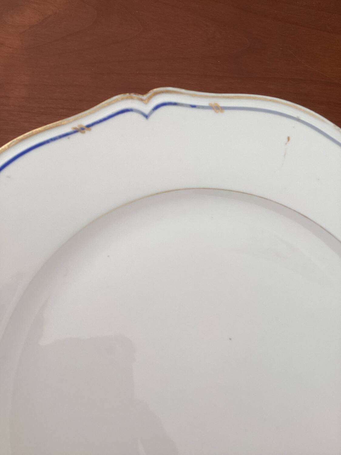 Dish on porcelain pedestal E. BOURGEOIS