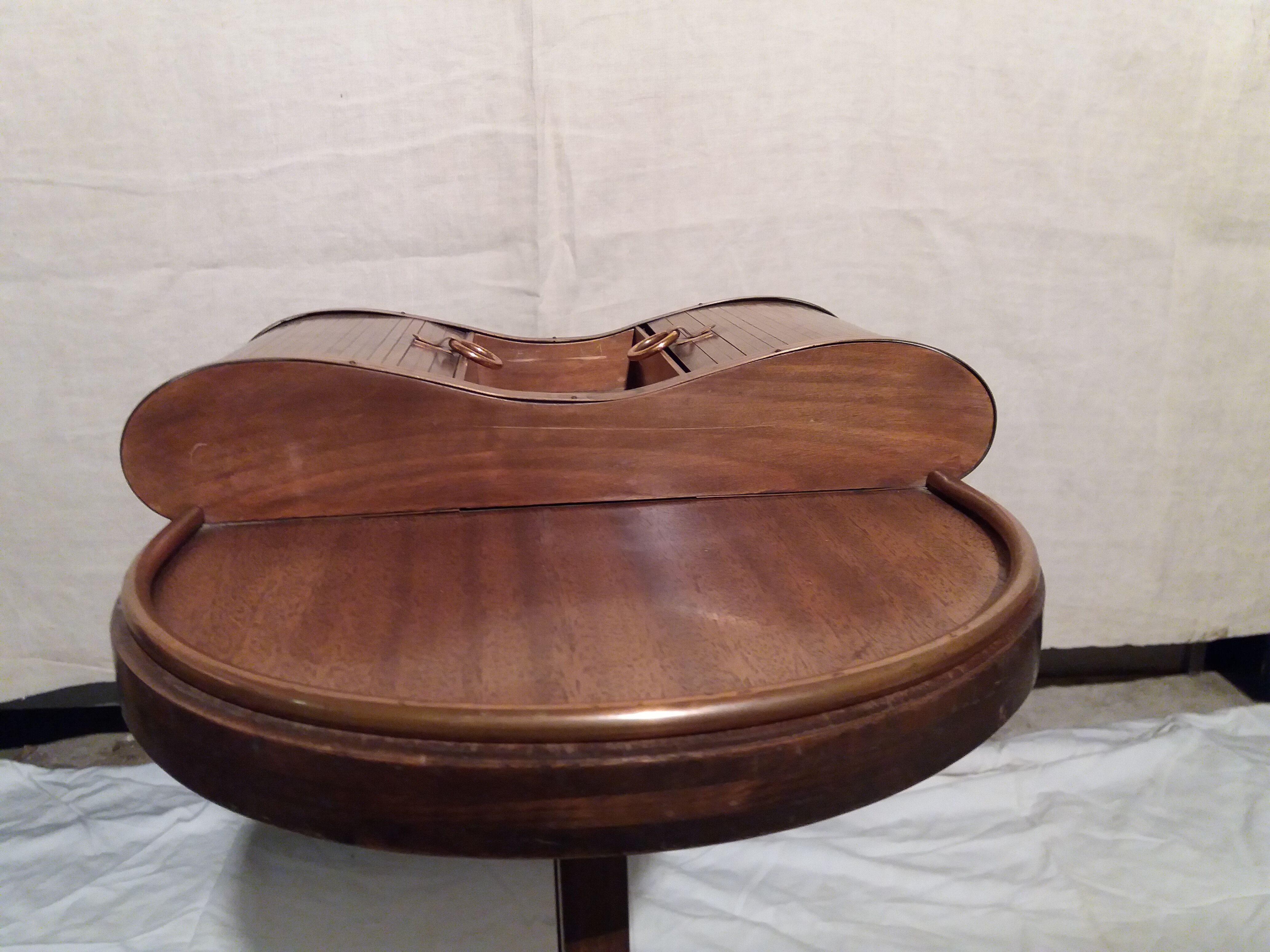Table d'appoint des années 40