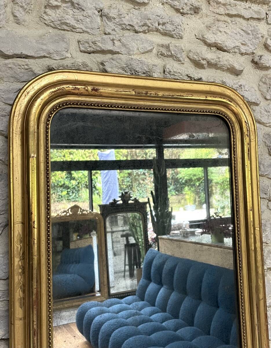 Louis-Philippe pearl mirror 82/61cm gilded with gold leaf, mercury glass, fireplace overmantel.
